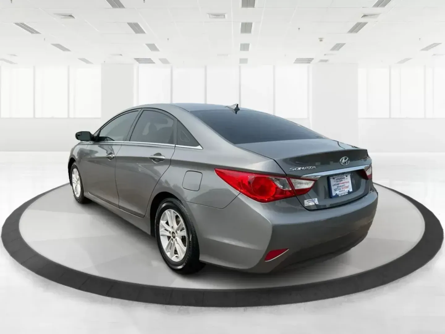 2014 Hyundai Sonata GLS (5NPEB4AC8EH) with an 2.4L I-4 gasoline direct injection engine, located at 401 Woodman Dr, Riverside, OH, 45431, (937) 908-9800, 39.761024, -84.120956 - Photo#4
