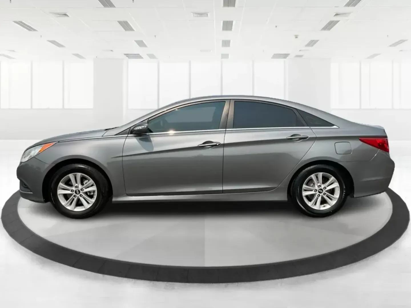 2014 Hyundai Sonata GLS (5NPEB4AC8EH) with an 2.4L I-4 gasoline direct injection engine, located at 401 Woodman Dr, Riverside, OH, 45431, (937) 908-9800, 39.761024, -84.120956 - Photo#5