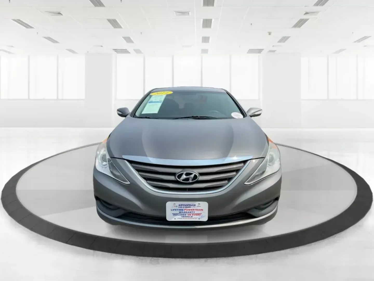 2014 Hyundai Sonata GLS (5NPEB4AC8EH) with an 2.4L I-4 gasoline direct injection engine, located at 401 Woodman Dr, Riverside, OH, 45431, (937) 908-9800, 39.761024, -84.120956 - Photo#6