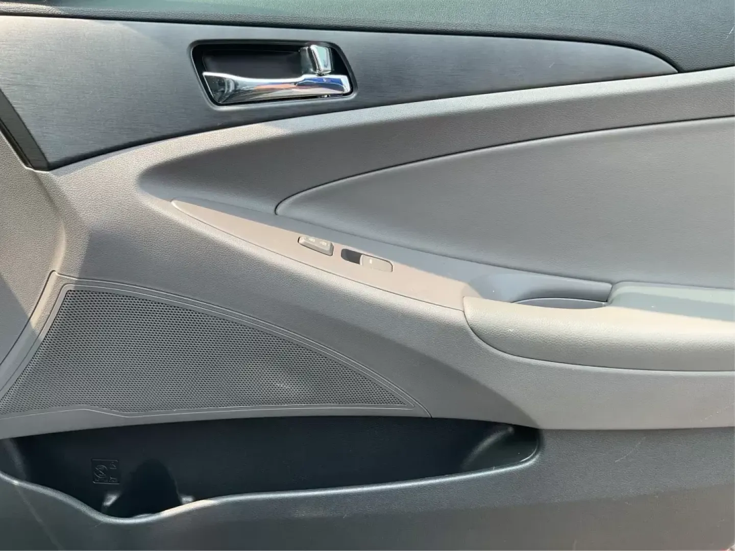 2014 Hyundai Sonata GLS (5NPEB4AC8EH) with an 2.4L I-4 gasoline direct injection engine, located at 401 Woodman Dr, Riverside, OH, 45431, (937) 908-9800, 39.761024, -84.120956 - Photo#18