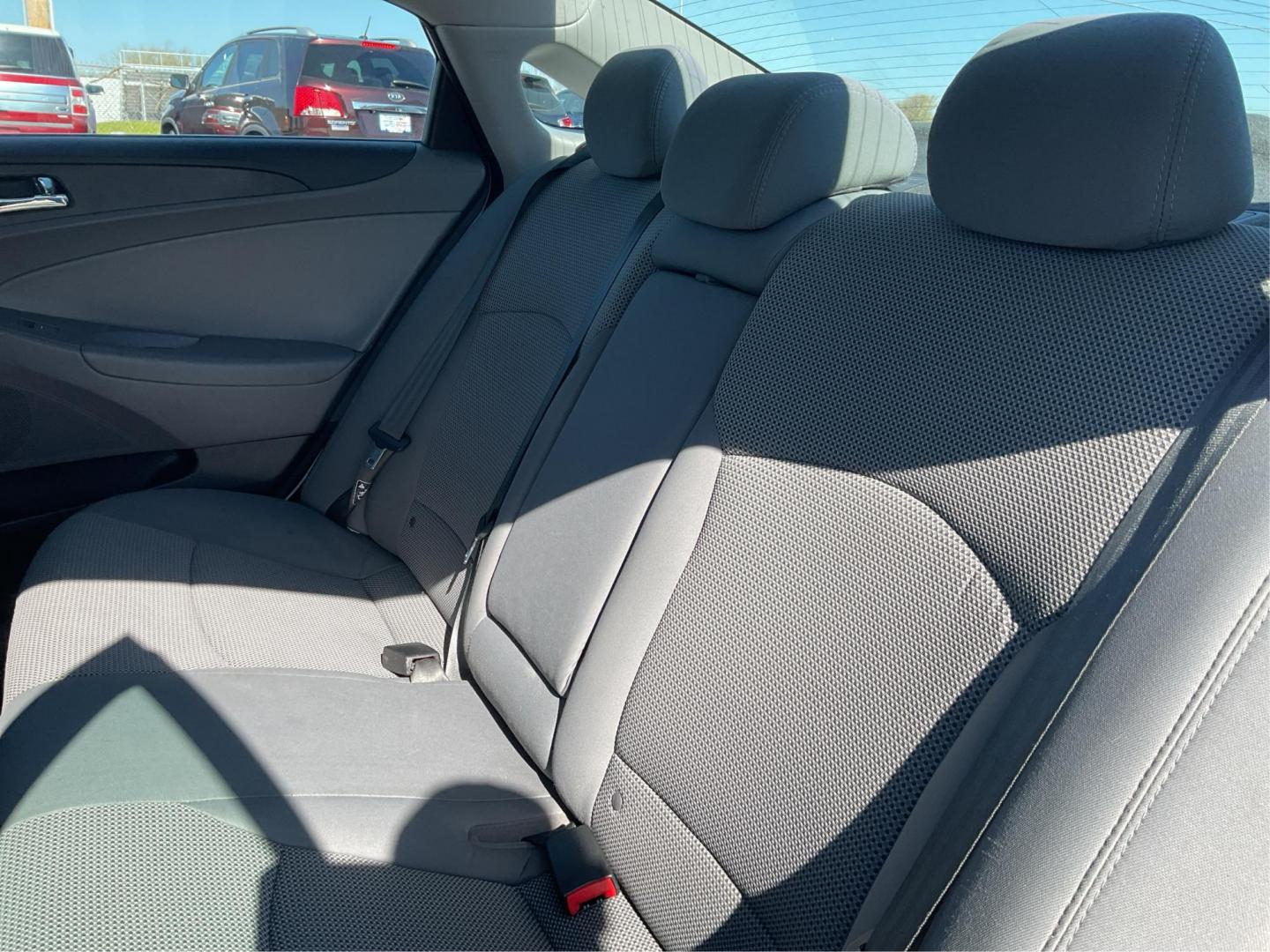 2014 Hyundai Sonata GLS (5NPEB4AC4EH) with an 2.4L I-4 gasoline direct injection engine, located at 1184 Kauffman Ave, Fairborn, OH, 45324, (937) 908-9800, 39.807072, -84.031563 - Photo#9