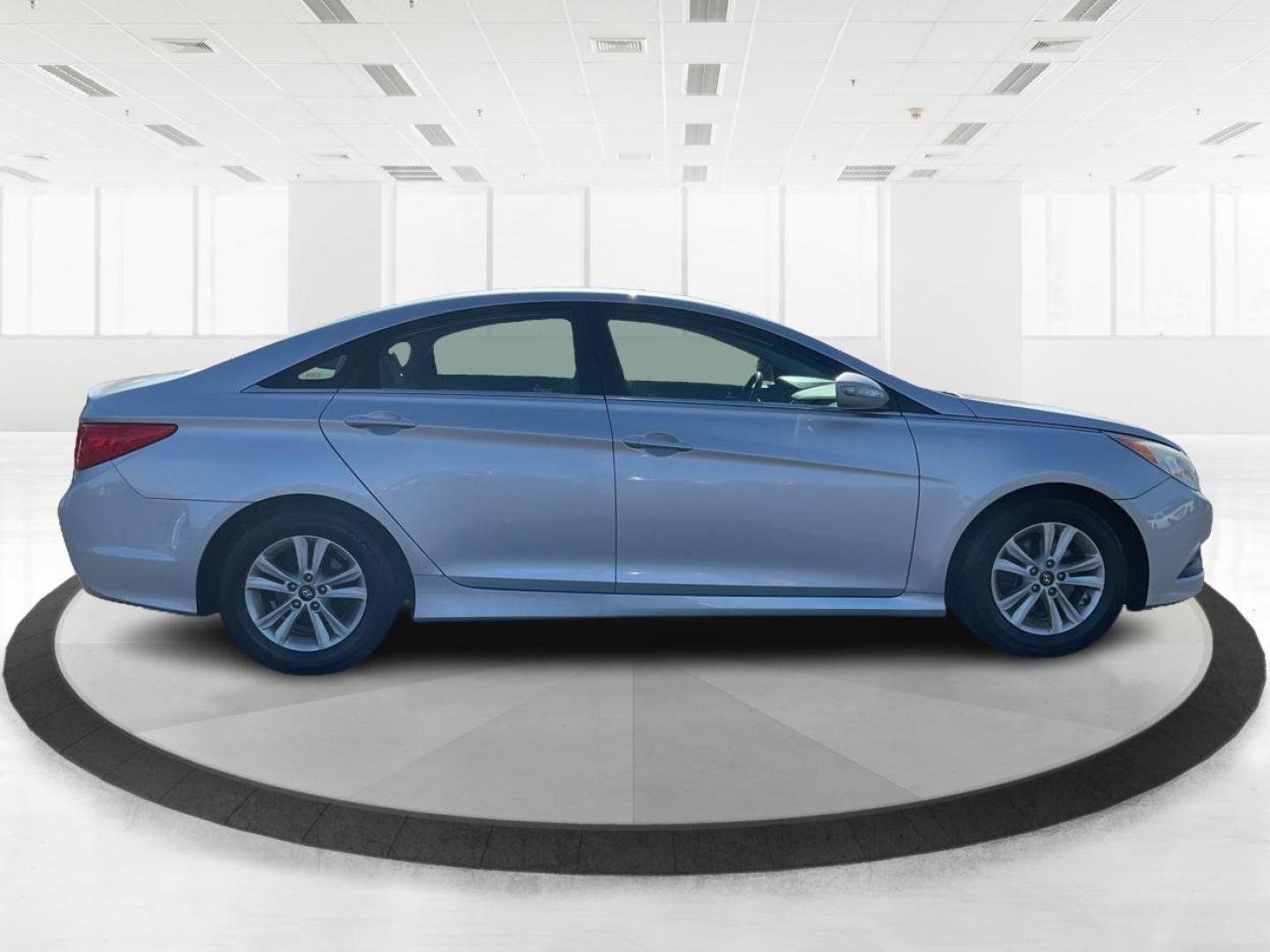 2014 Hyundai Sonata GLS (5NPEB4AC4EH) with an 2.4L I-4 gasoline direct injection engine, located at 1184 Kauffman Ave, Fairborn, OH, 45324, (937) 908-9800, 39.807072, -84.031563 - Photo#1