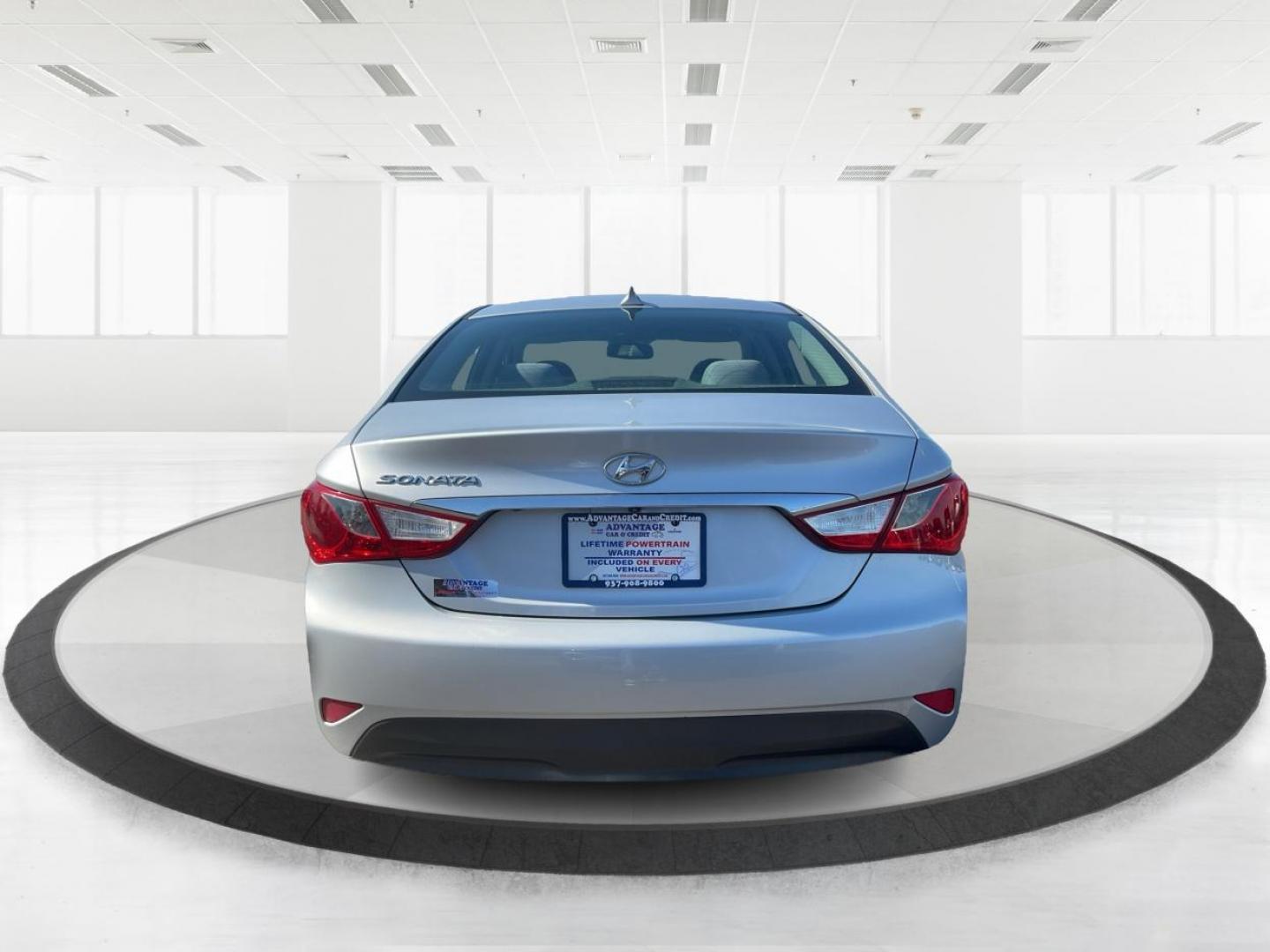 2014 Hyundai Sonata GLS (5NPEB4AC4EH) with an 2.4L I-4 gasoline direct injection engine, located at 1184 Kauffman Ave, Fairborn, OH, 45324, (937) 908-9800, 39.807072, -84.031563 - Photo#3