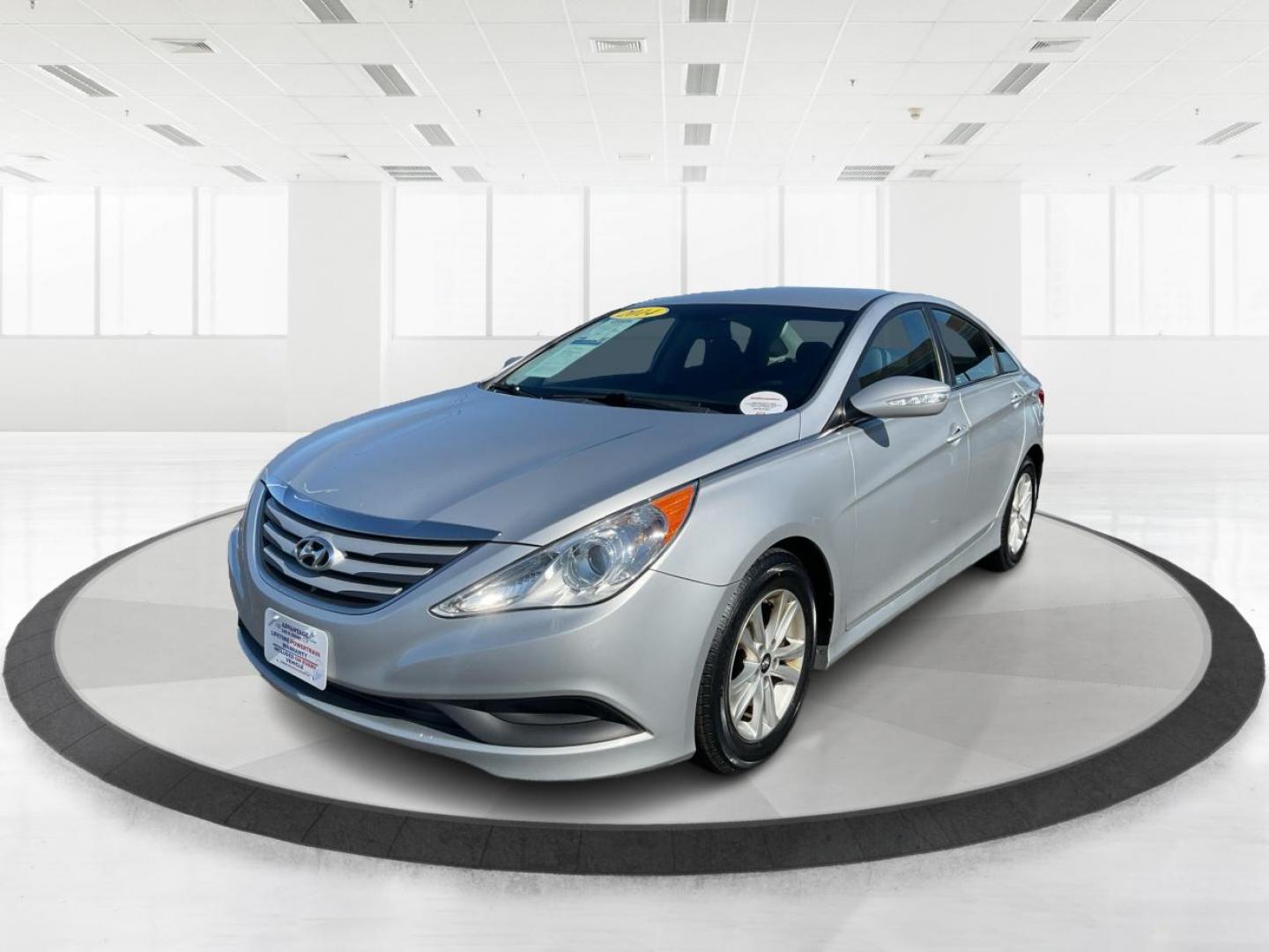 2014 Hyundai Sonata GLS (5NPEB4AC4EH) with an 2.4L I-4 gasoline direct injection engine, located at 1184 Kauffman Ave, Fairborn, OH, 45324, (937) 908-9800, 39.807072, -84.031563 - Photo#7