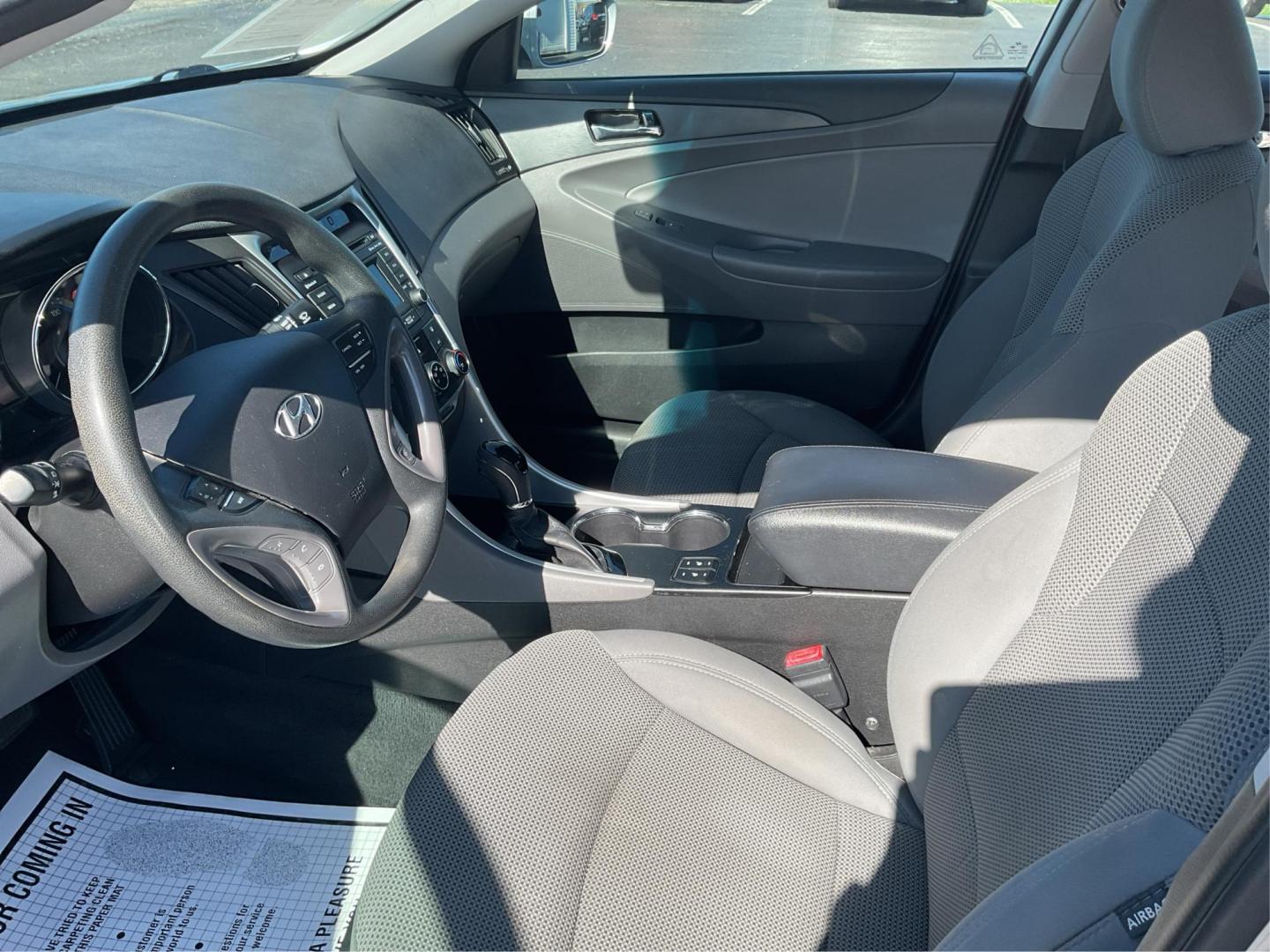 2014 Hyundai Sonata GLS (5NPEB4AC4EH) with an 2.4L I-4 gasoline direct injection engine, located at 1184 Kauffman Ave, Fairborn, OH, 45324, (937) 908-9800, 39.807072, -84.031563 - Photo#8