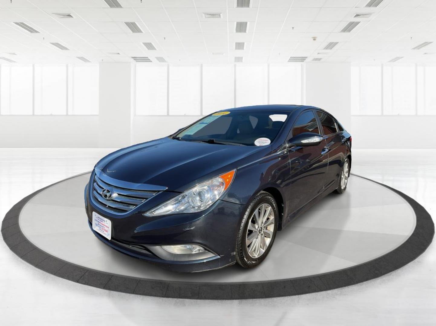 2014 Hyundai Sonata Limited 2.0T (5NPEC4AB6EH) with an 2L I-4 gasoline direct injection engine, located at 8750 N County Rd 25A, Piqua, OH, 45356, (937) 908-9800, 40.164391, -84.232513 - Photo#7