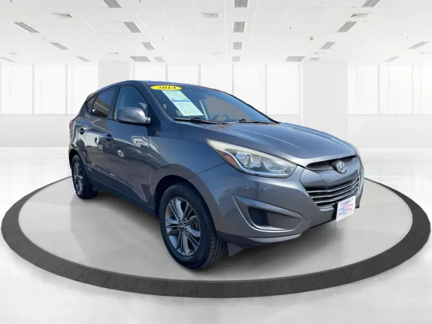 2014 Hyundai Tucson GLS (KM8JTCAF5EU) with an Nu 2L I-4 gasoline direct injection engine, located at 880 E. National Road, OH, 45377, (937) 908-9800, 39.891918, -84.183975 - Photo#0