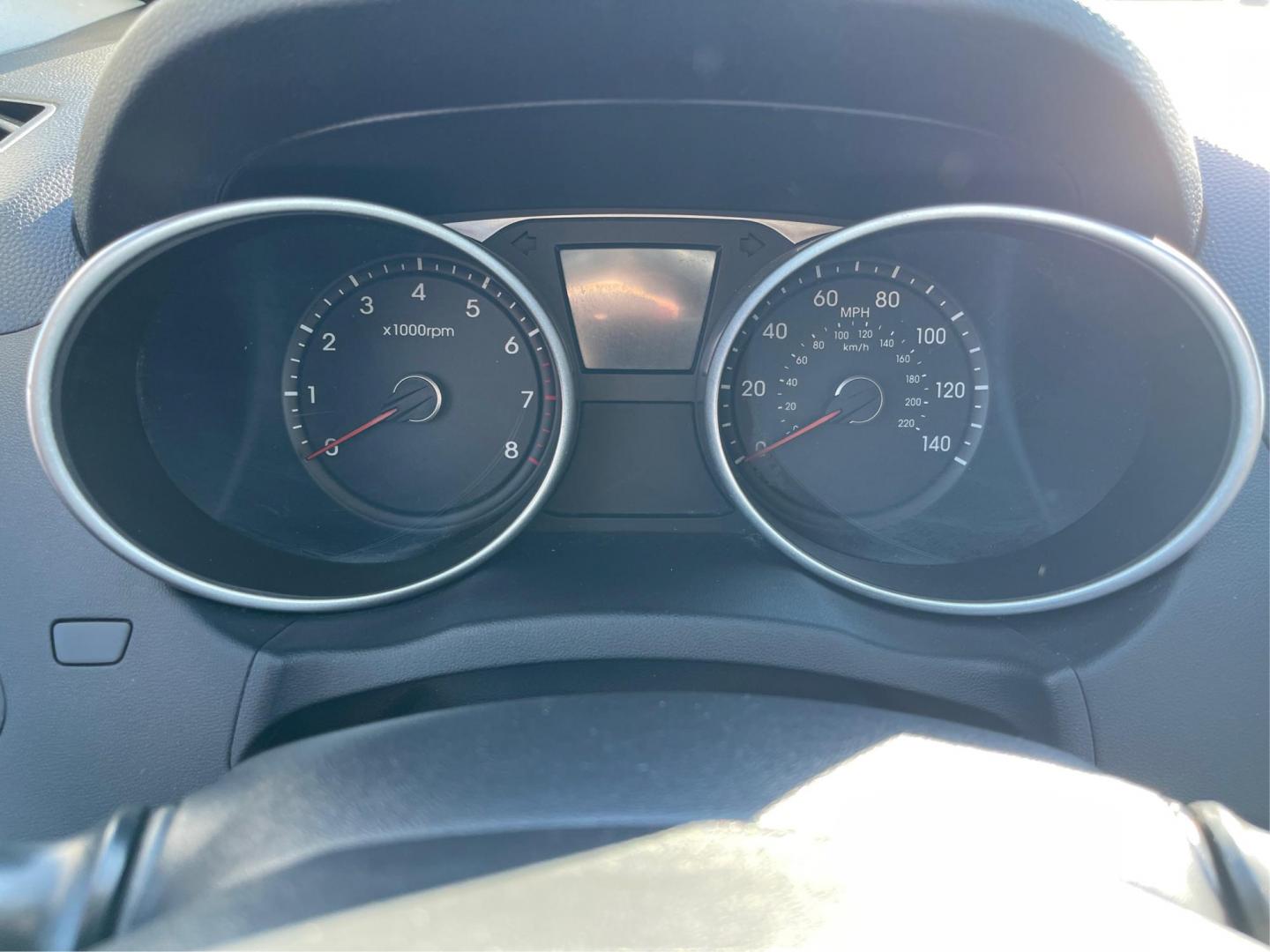 2014 Black Hyundai Tucson GL Auto AWD (KM8JTCAF0EU) with an 2.0L L4 DOHC 16V engine, 6-Speed Automatic transmission, located at 880 E. National Road, OH, 45377, (937) 908-9800, 39.891918, -84.183975 - Photo#14