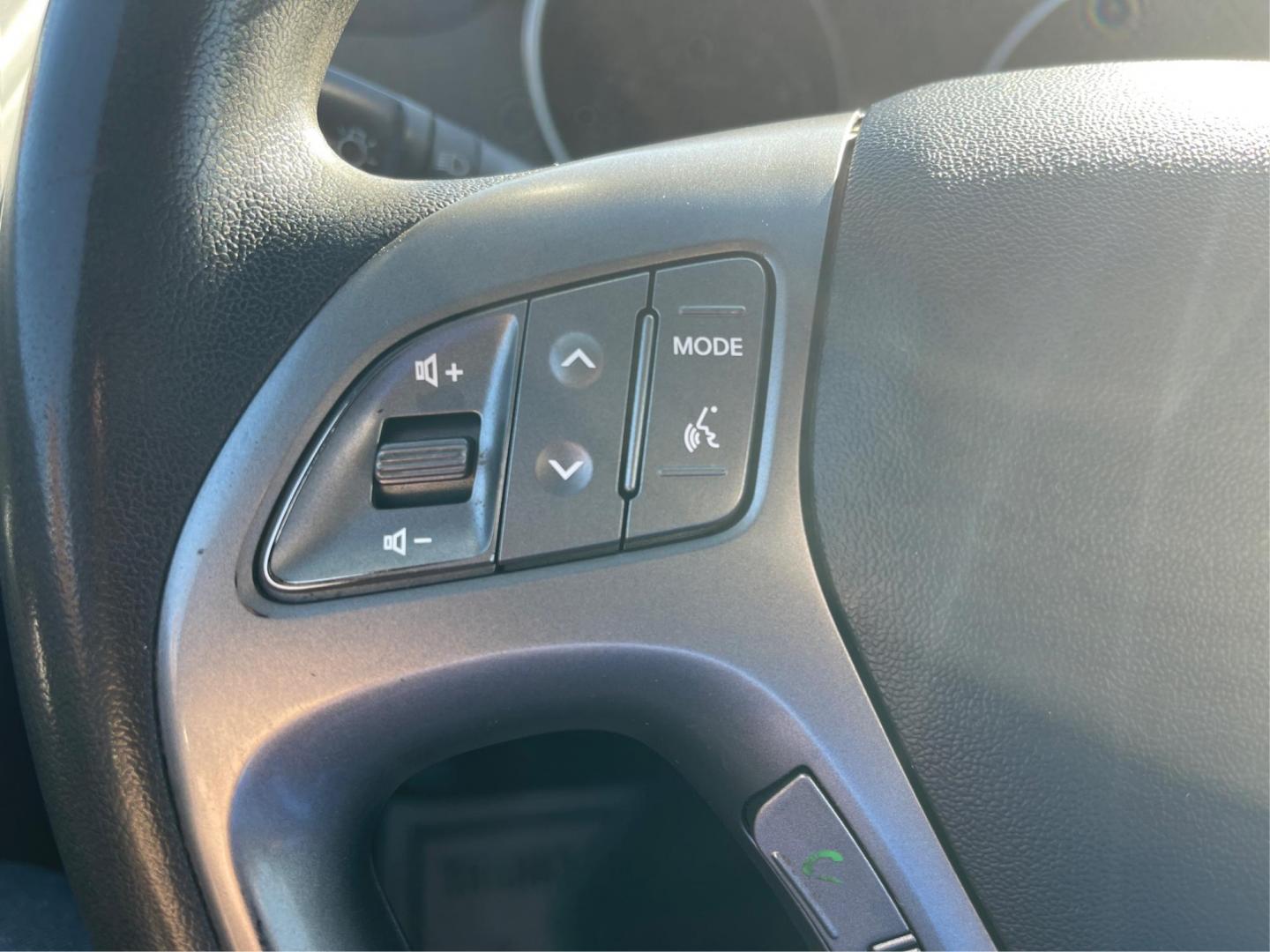 2014 Black Hyundai Tucson GL Auto AWD (KM8JTCAF0EU) with an 2.0L L4 DOHC 16V engine, 6-Speed Automatic transmission, located at 880 E. National Road, OH, 45377, (937) 908-9800, 39.891918, -84.183975 - Photo#15