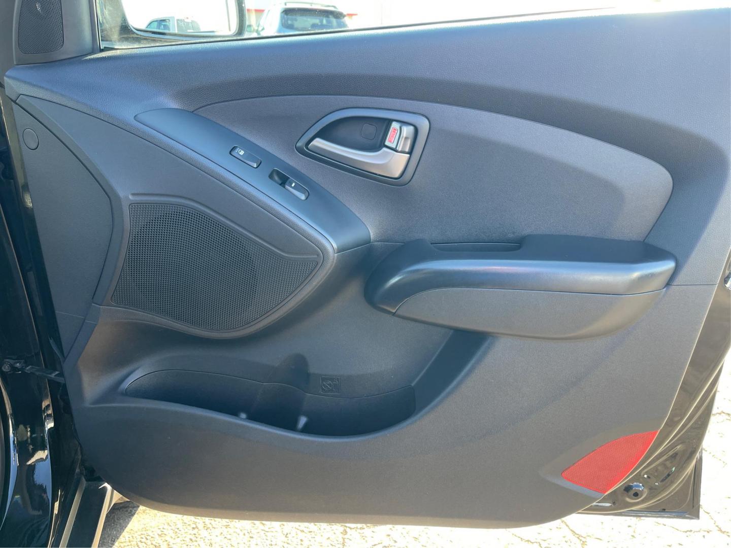 2014 Black Hyundai Tucson GL Auto AWD (KM8JTCAF0EU) with an 2.0L L4 DOHC 16V engine, 6-Speed Automatic transmission, located at 880 E. National Road, OH, 45377, (937) 908-9800, 39.891918, -84.183975 - Photo#19