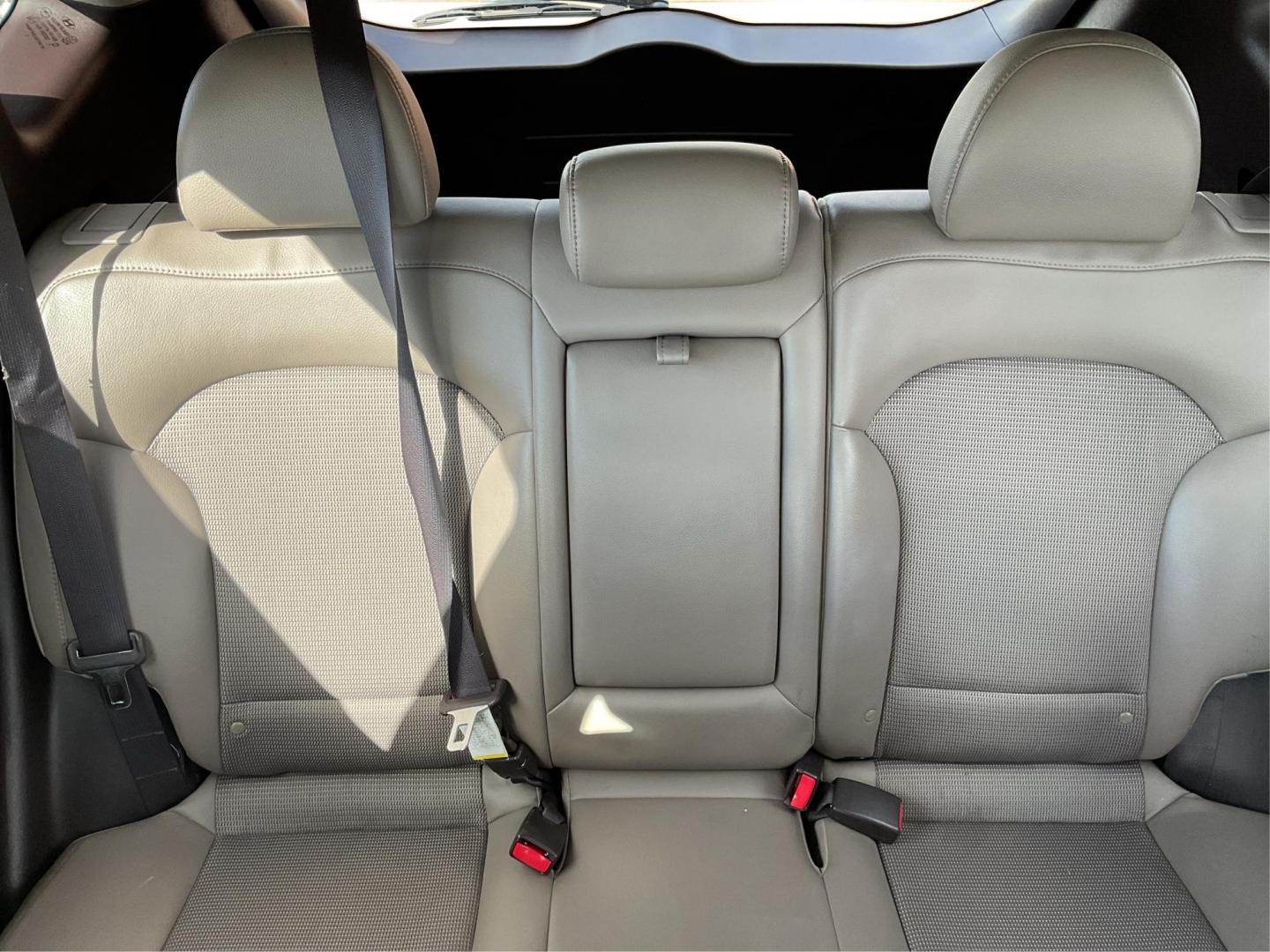2014 Hyundai Tucson SE (KM8JU3AG0EU) with an Theta II 2.4L I-4 gasoline direct injection engine, located at 880 E. National Road, OH, 45377, (937) 908-9800, 39.891918, -84.183975 - Photo#11
