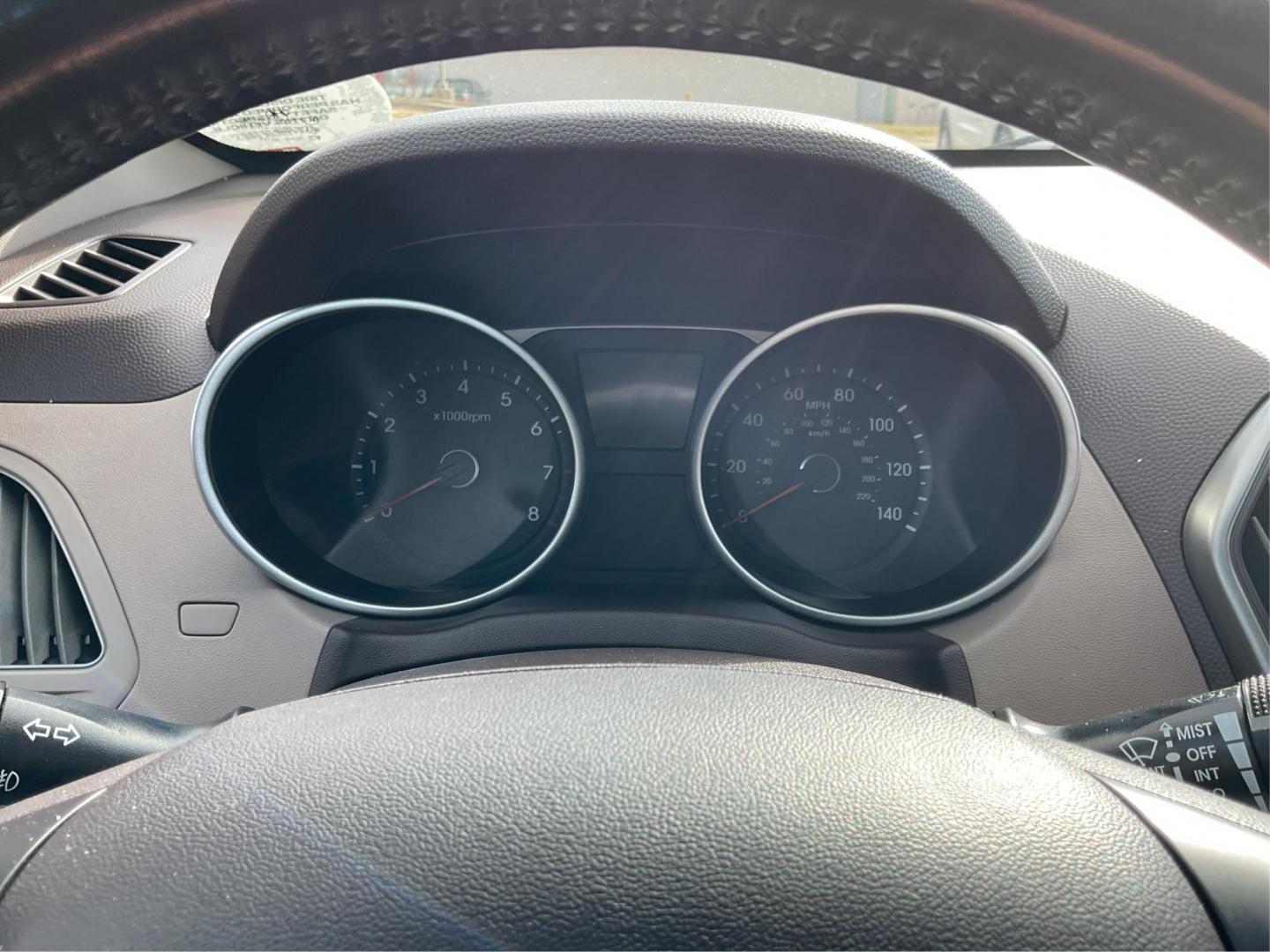 2014 Hyundai Tucson SE (KM8JU3AG0EU) with an Theta II 2.4L I-4 gasoline direct injection engine, located at 880 E. National Road, OH, 45377, (937) 908-9800, 39.891918, -84.183975 - Photo#12