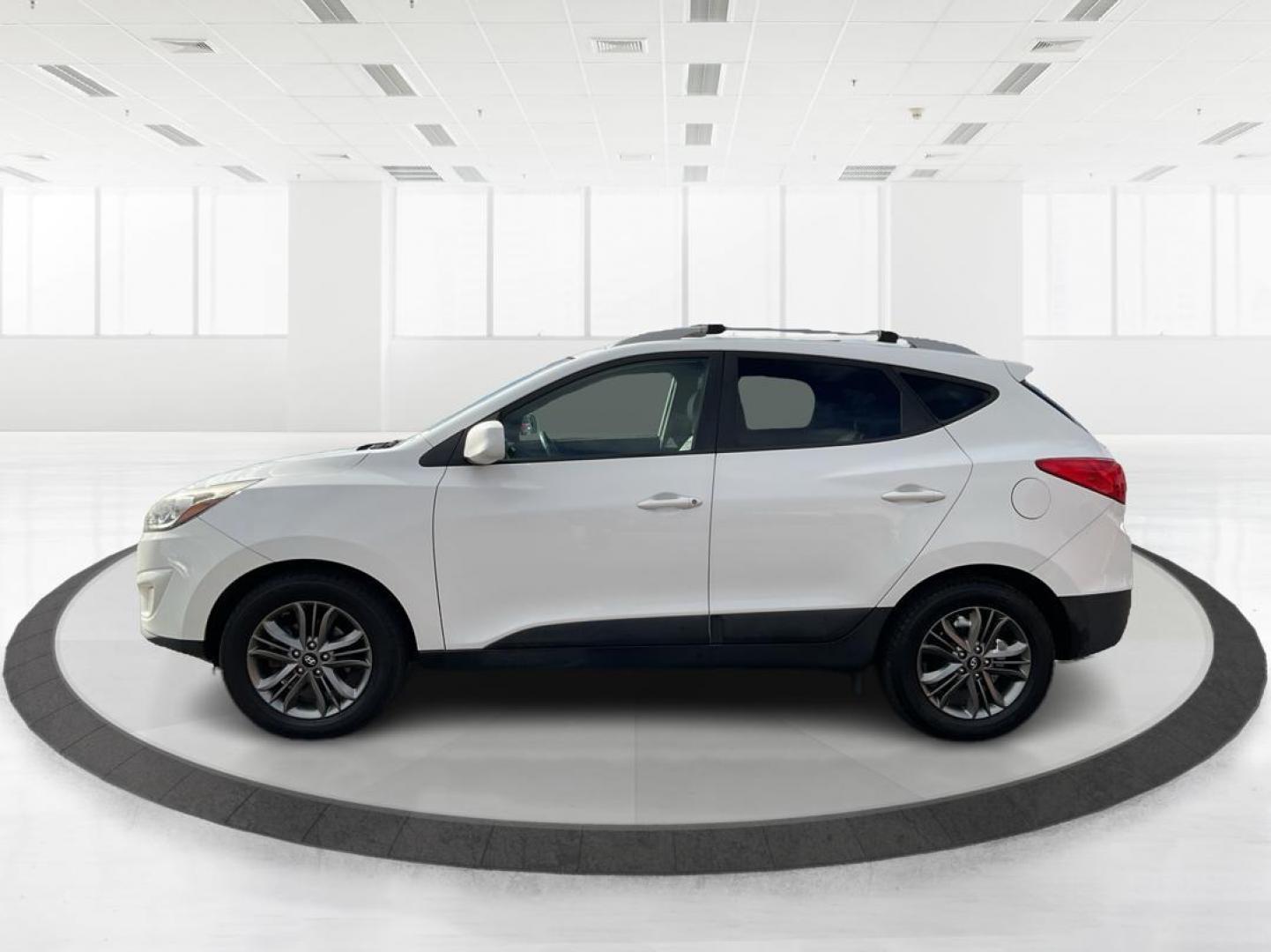 2014 Hyundai Tucson SE (KM8JU3AG0EU) with an Theta II 2.4L I-4 gasoline direct injection engine, located at 880 E. National Road, OH, 45377, (937) 908-9800, 39.891918, -84.183975 - Photo#3