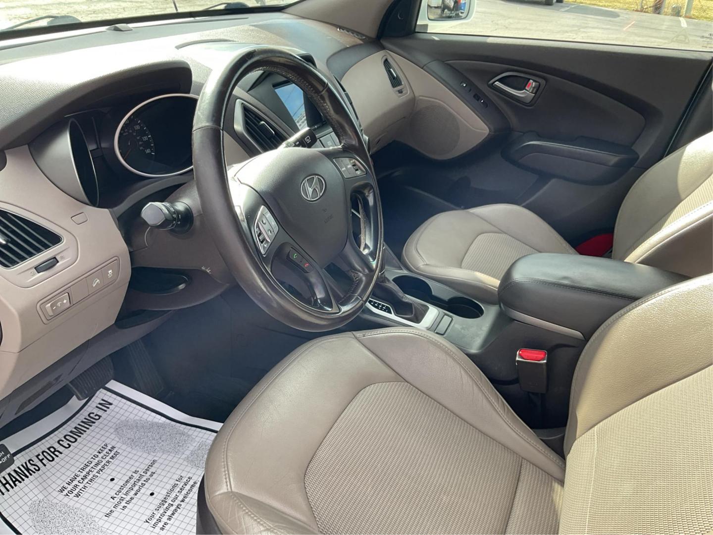 2014 Hyundai Tucson SE (KM8JU3AG0EU) with an Theta II 2.4L I-4 gasoline direct injection engine, located at 880 E. National Road, OH, 45377, (937) 908-9800, 39.891918, -84.183975 - Photo#6