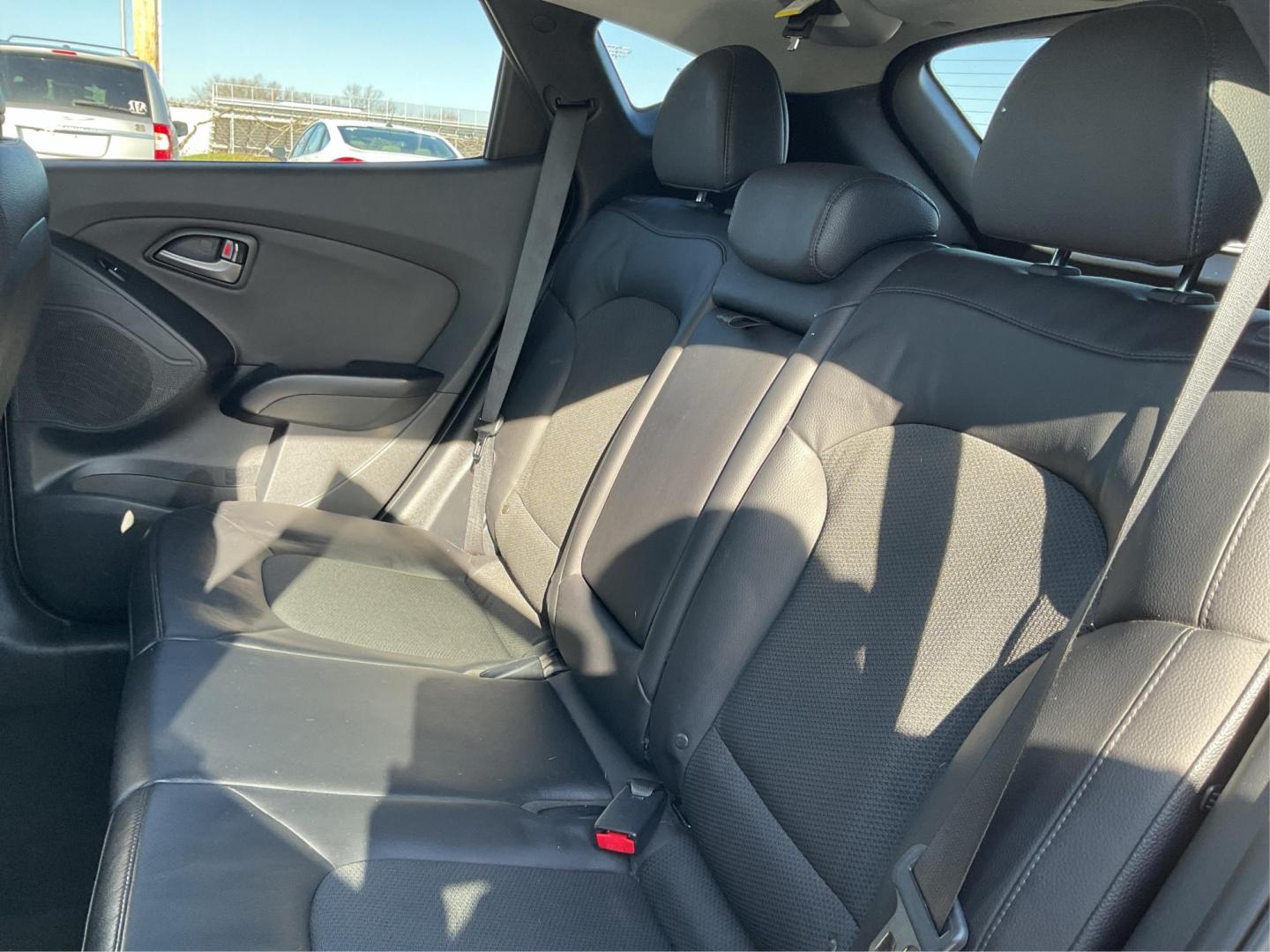 2014 Hyundai Tucson SE (KM8JUCAG8EU) with an Theta II 2.4L I-4 gasoline direct injection engine, located at 880 E. National Road, OH, 45377, (937) 908-9800, 39.891918, -84.183975 - Photo#9