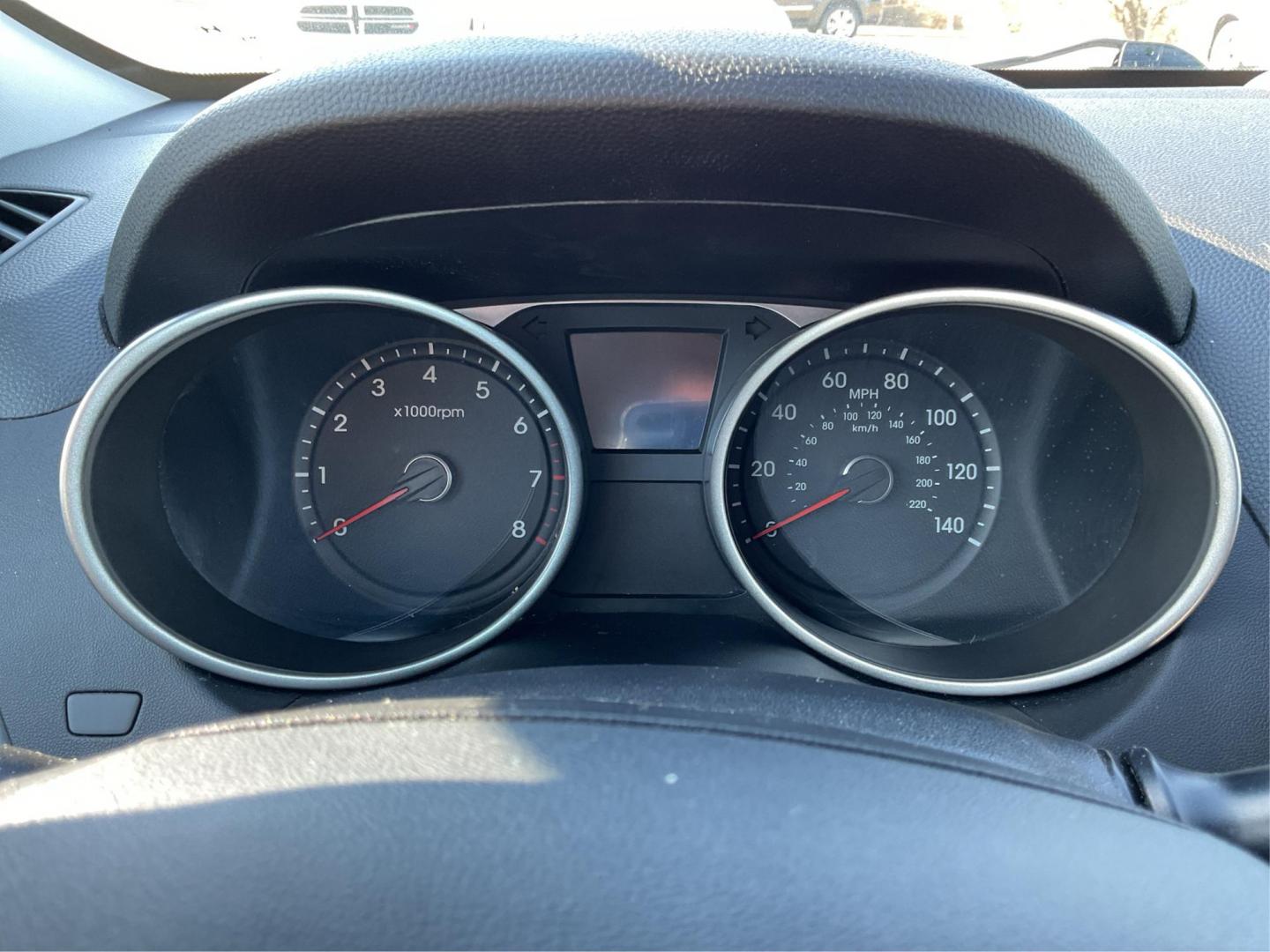 2014 Hyundai Tucson SE (KM8JUCAG8EU) with an Theta II 2.4L I-4 gasoline direct injection engine, located at 880 E. National Road, OH, 45377, (937) 908-9800, 39.891918, -84.183975 - Photo#14