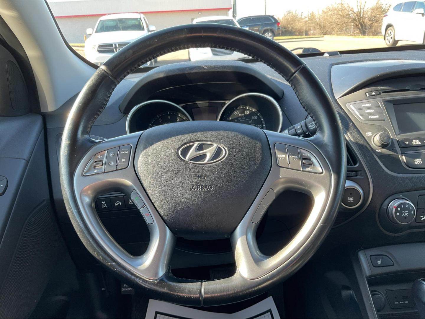 2014 Hyundai Tucson SE (KM8JUCAG8EU) with an Theta II 2.4L I-4 gasoline direct injection engine, located at 880 E. National Road, OH, 45377, (937) 908-9800, 39.891918, -84.183975 - Photo#15