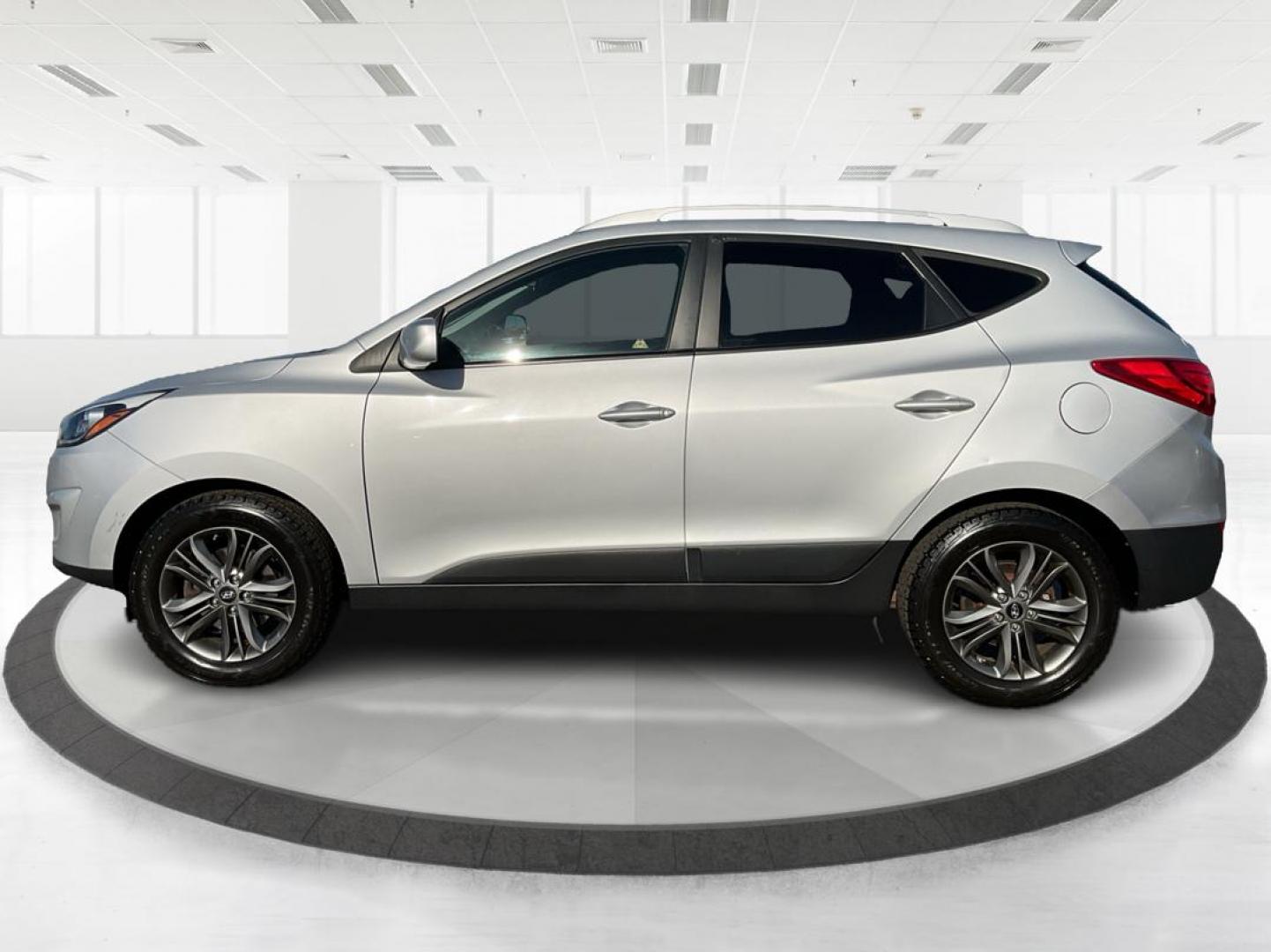 2014 Hyundai Tucson SE (KM8JUCAG8EU) with an Theta II 2.4L I-4 gasoline direct injection engine, located at 880 E. National Road, OH, 45377, (937) 908-9800, 39.891918, -84.183975 - Photo#5