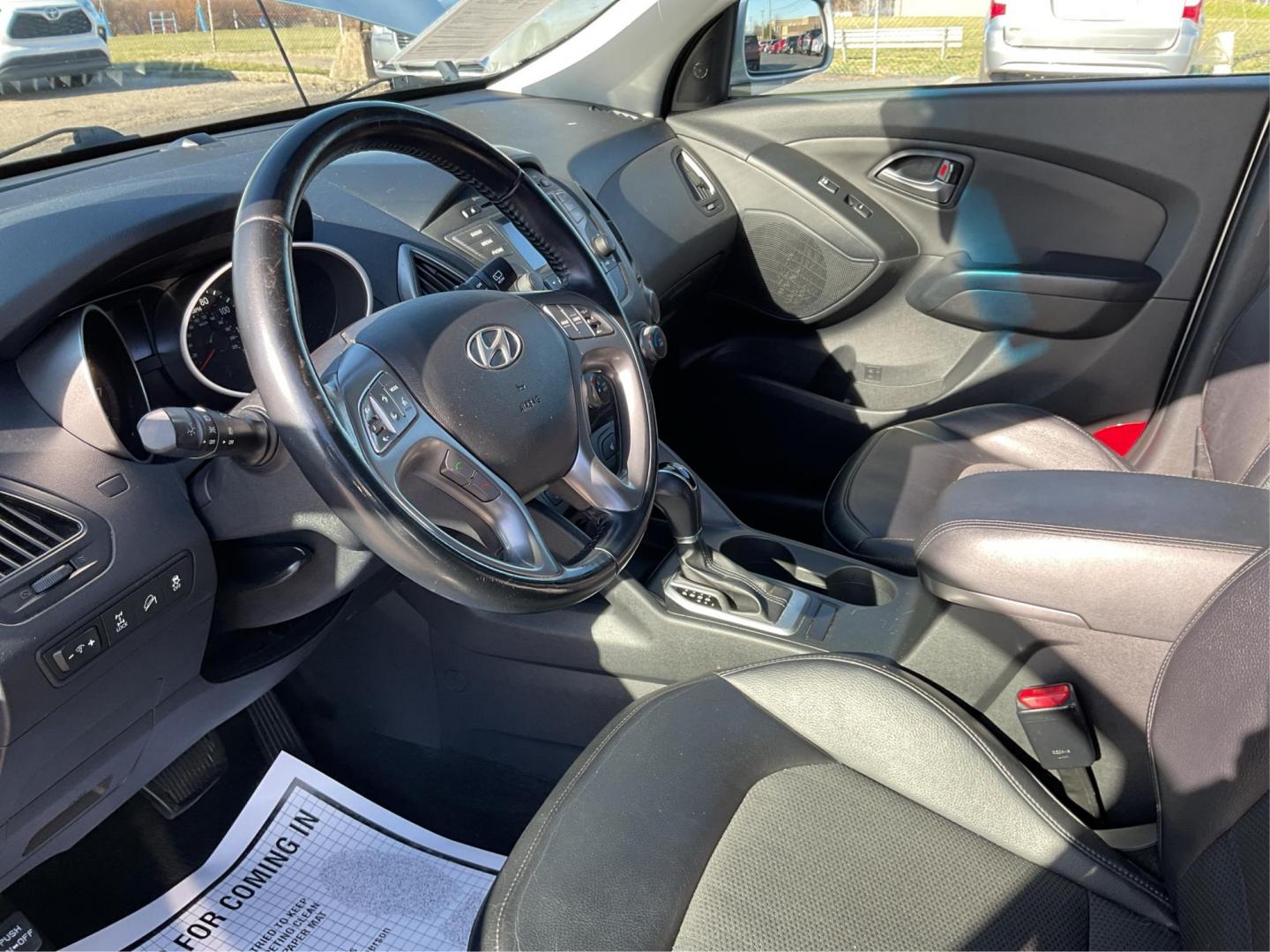 2014 Hyundai Tucson SE (KM8JUCAG8EU) with an Theta II 2.4L I-4 gasoline direct injection engine, located at 880 E. National Road, OH, 45377, (937) 908-9800, 39.891918, -84.183975 - Photo#8