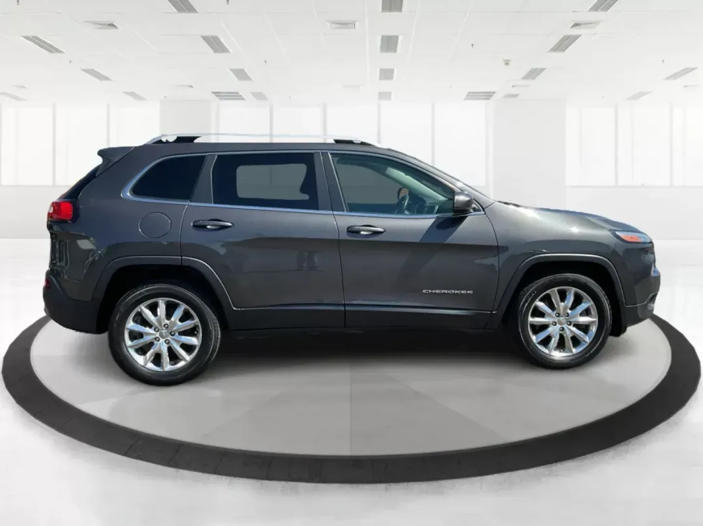 2014 Jeep Cherokee Limited 4WD (1C4PJMDBXEW) with an 2.4L L4 DOHC 16V engine, 9-Speed Automatic transmission, located at 1951 S Dayton Lakeview Rd., New Carlisle, OH, 45344, (937) 908-9800, 39.890999, -84.050255 - Photo#1