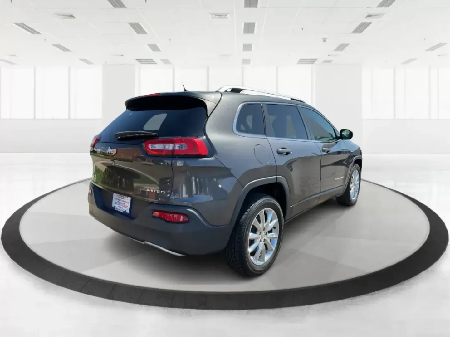2014 Jeep Cherokee Limited 4WD (1C4PJMDBXEW) with an 2.4L L4 DOHC 16V engine, 9-Speed Automatic transmission, located at 1951 S Dayton Lakeview Rd., New Carlisle, OH, 45344, (937) 908-9800, 39.890999, -84.050255 - Photo#2