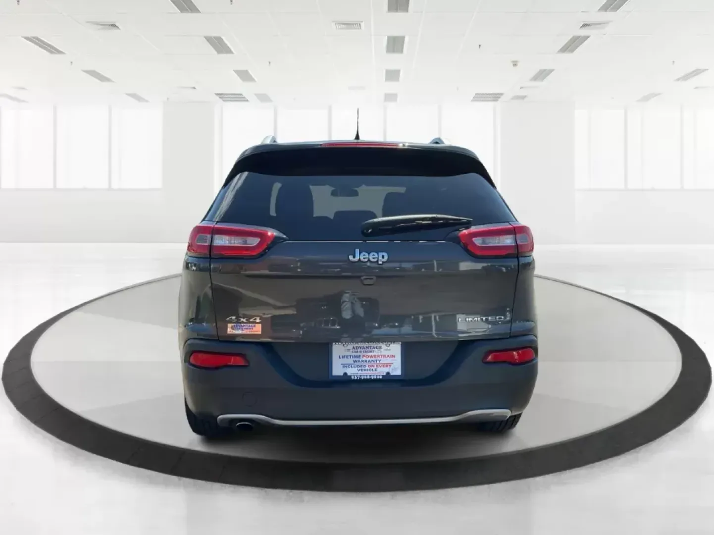 2014 Jeep Cherokee Limited 4WD (1C4PJMDBXEW) with an 2.4L L4 DOHC 16V engine, 9-Speed Automatic transmission, located at 1951 S Dayton Lakeview Rd., New Carlisle, OH, 45344, (937) 908-9800, 39.890999, -84.050255 - Photo#3