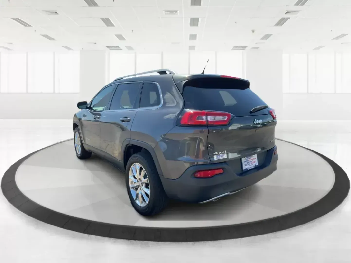 2014 Jeep Cherokee Limited 4WD (1C4PJMDBXEW) with an 2.4L L4 DOHC 16V engine, 9-Speed Automatic transmission, located at 1951 S Dayton Lakeview Rd., New Carlisle, OH, 45344, (937) 908-9800, 39.890999, -84.050255 - Photo#4