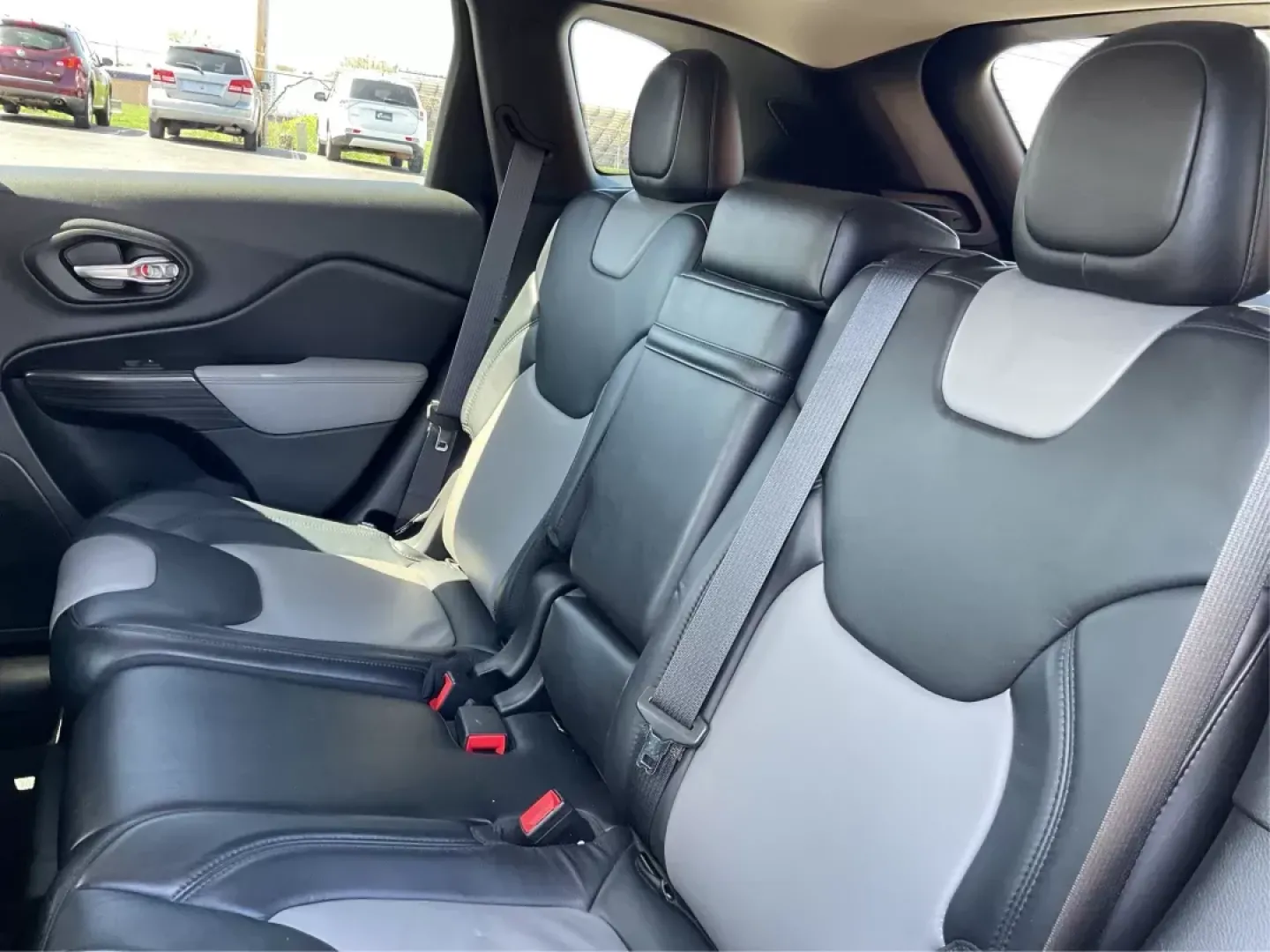 2014 Jeep Cherokee Limited 4WD (1C4PJMDBXEW) with an 2.4L L4 DOHC 16V engine, 9-Speed Automatic transmission, located at 1951 S Dayton Lakeview Rd., New Carlisle, OH, 45344, (937) 908-9800, 39.890999, -84.050255 - Photo#9
