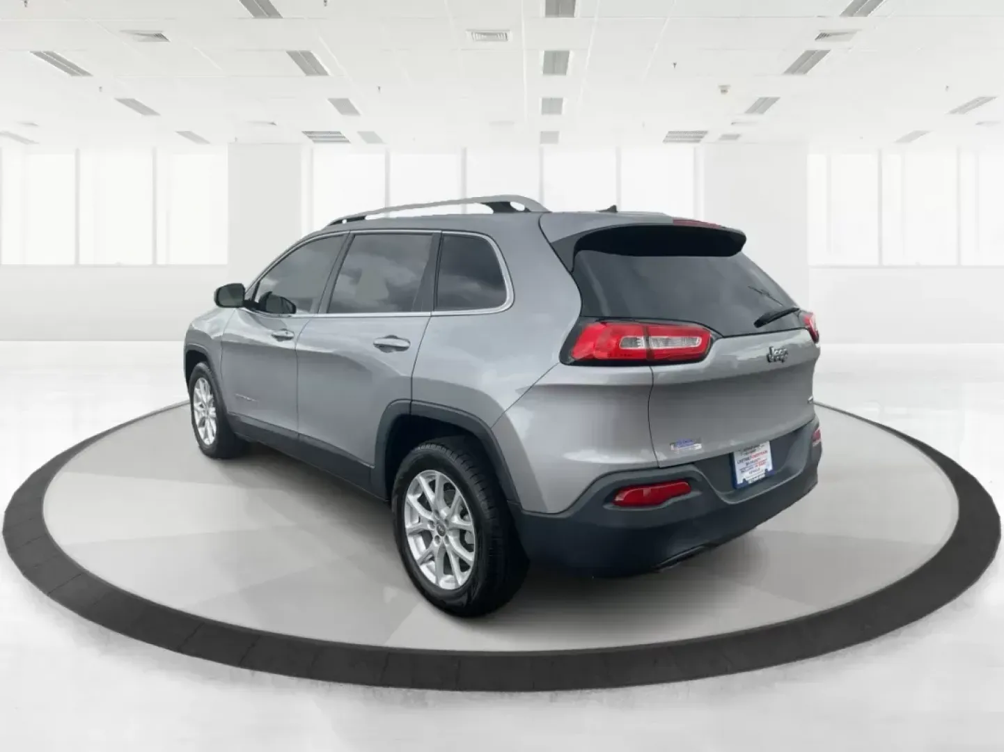2014 Jeep Cherokee Latitude (1C4PJLCB4EW) with an Other engine, located at 1230 East Main St, Xenia, OH, 45385, (937) 908-9800, 39.688042, -83.910538 - Photo#2