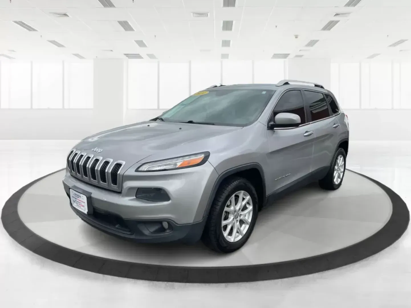 2014 Jeep Cherokee Latitude (1C4PJLCB4EW) with an Other engine, located at 1230 East Main St, Xenia, OH, 45385, (937) 908-9800, 39.688042, -83.910538 - Photo#4