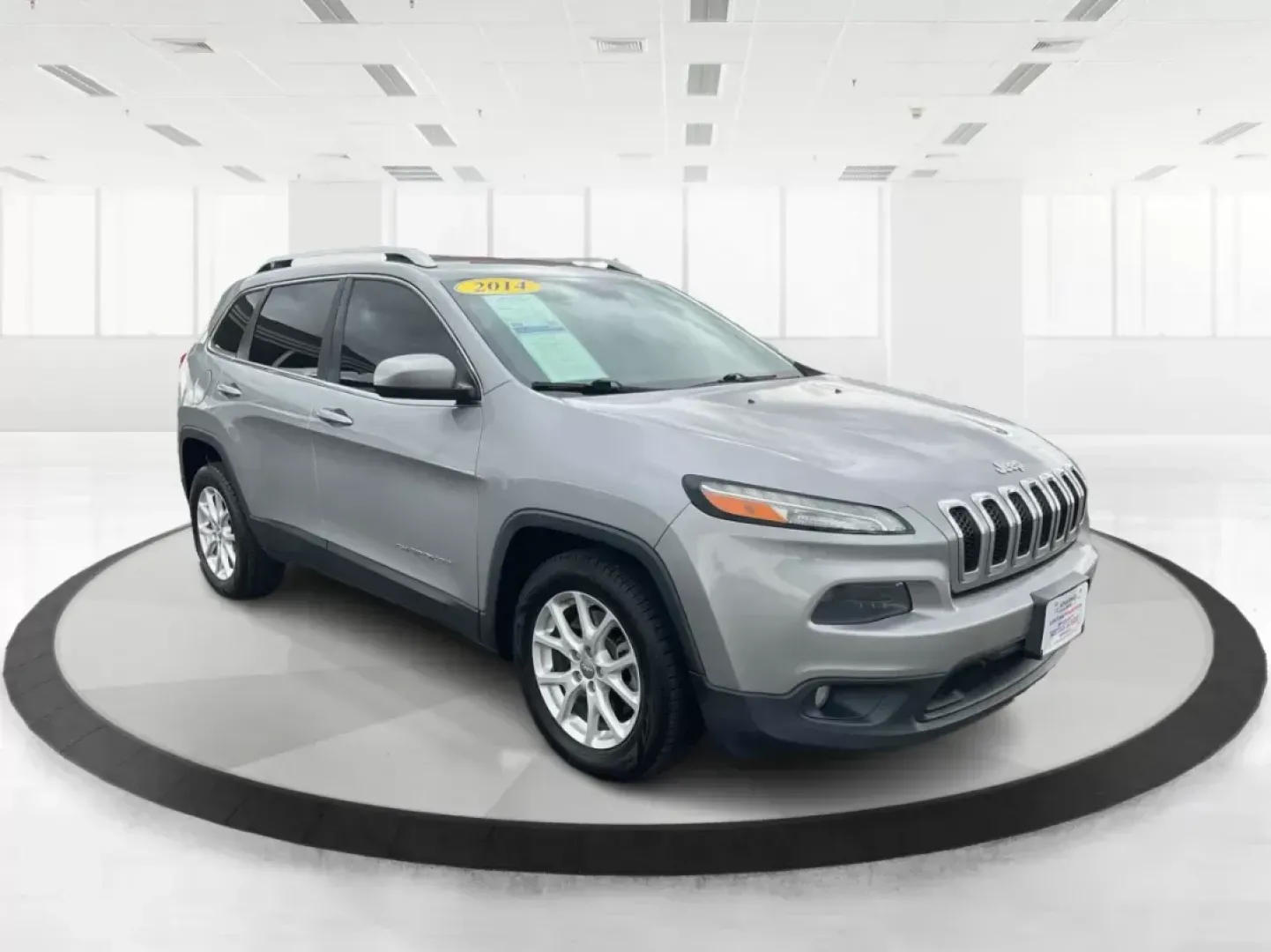 2014 Jeep Cherokee Latitude (1C4PJLCB4EW) with an Other engine, located at 1230 East Main St, Xenia, OH, 45385, (937) 908-9800, 39.688042, -83.910538 - Photo#6