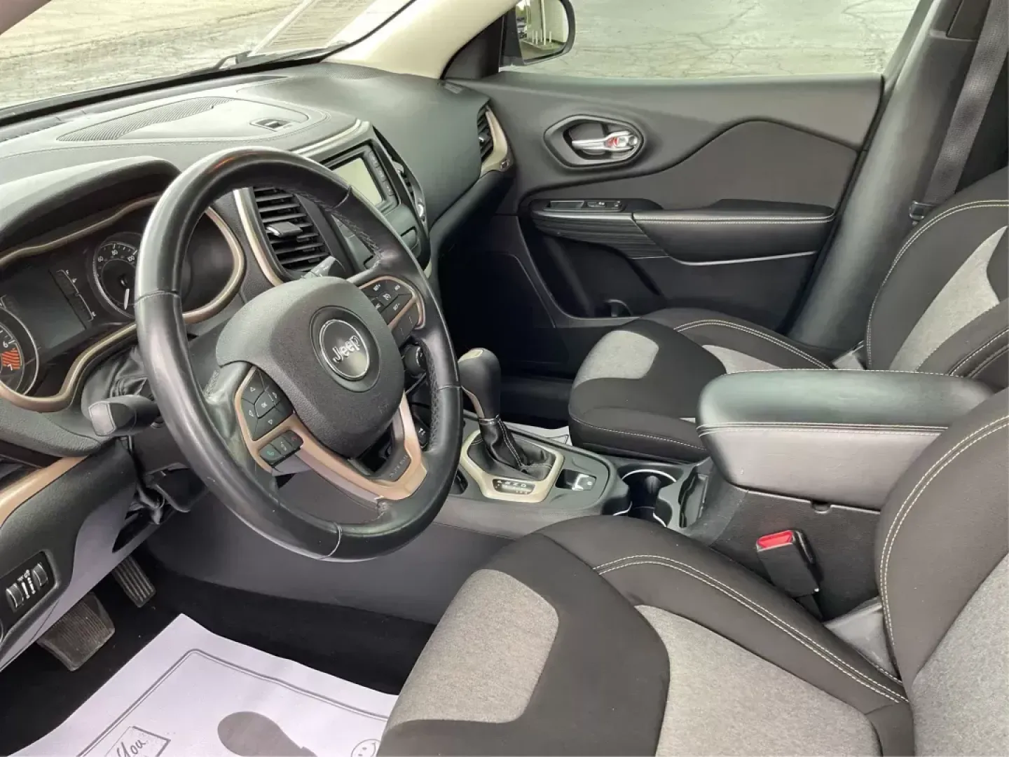 2014 Jeep Cherokee Latitude (1C4PJLCB4EW) with an Other engine, located at 1230 East Main St, Xenia, OH, 45385, (937) 908-9800, 39.688042, -83.910538 - Photo#7