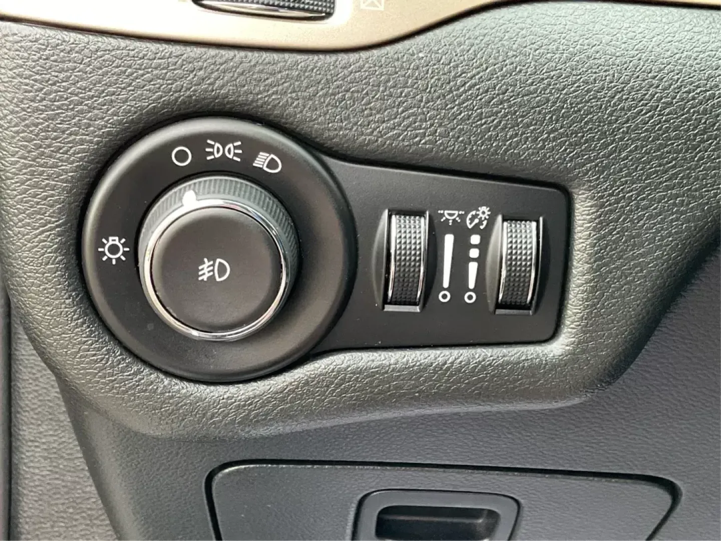 2014 Jeep Cherokee Latitude (1C4PJLCB4EW) with an Other engine, located at 1230 East Main St, Xenia, OH, 45385, (937) 908-9800, 39.688042, -83.910538 - Photo#15