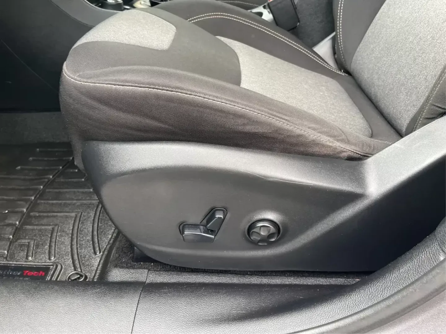 2014 Jeep Cherokee Latitude (1C4PJMCS3EW) with an Other engine, located at 880 E. National Road, OH, 45377, (937) 908-9800, 39.891918, -84.183975 - Photo#16