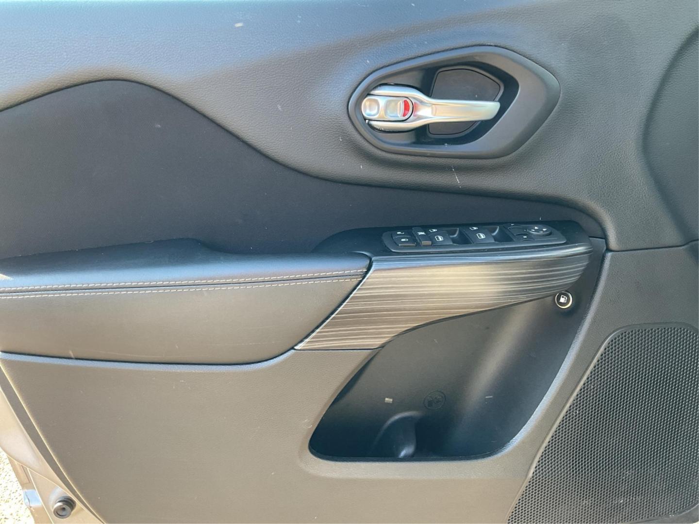 2014 Jeep Cherokee Sport (1C4PJLAB6EW) with an MultiAir2 Tigershark 2.4L I-4 variable valve contr engine, located at 1951 S Dayton Lakeview Rd., New Carlisle, OH, 45344, (937) 908-9800, 39.890999, -84.050255 - Photo#17