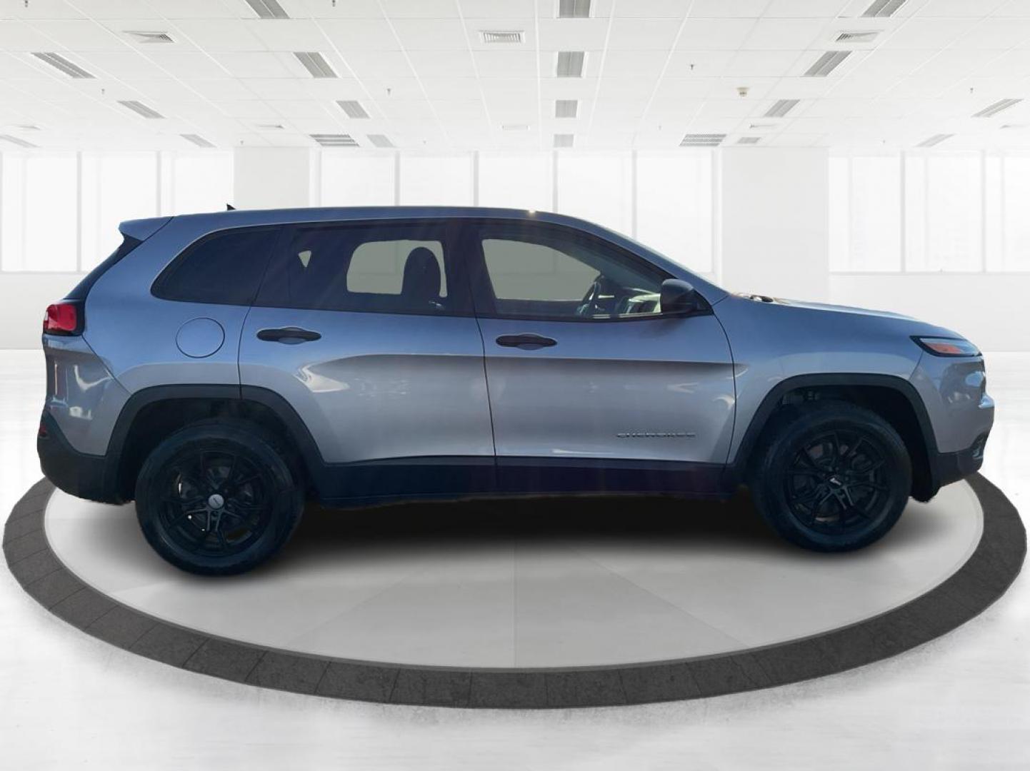 2014 Jeep Cherokee Sport (1C4PJLAB6EW) with an MultiAir2 Tigershark 2.4L I-4 variable valve contr engine, located at 1951 S Dayton Lakeview Rd., New Carlisle, OH, 45344, (937) 908-9800, 39.890999, -84.050255 - Photo#1