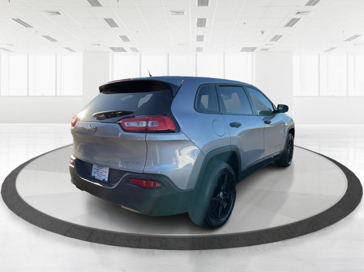 2014 Jeep Cherokee Sport (1C4PJLAB6EW) with an MultiAir2 Tigershark 2.4L I-4 variable valve contr engine, located at 1951 S Dayton Lakeview Rd., New Carlisle, OH, 45344, (937) 908-9800, 39.890999, -84.050255 - Photo#2