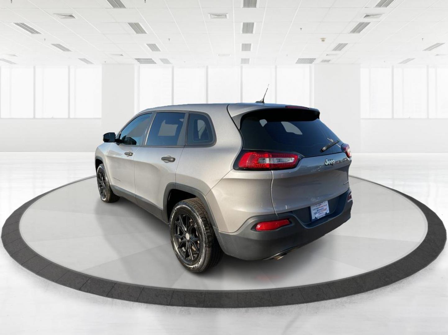 2014 Jeep Cherokee Sport (1C4PJLAB6EW) with an MultiAir2 Tigershark 2.4L I-4 variable valve contr engine, located at 1951 S Dayton Lakeview Rd., New Carlisle, OH, 45344, (937) 908-9800, 39.890999, -84.050255 - Photo#4