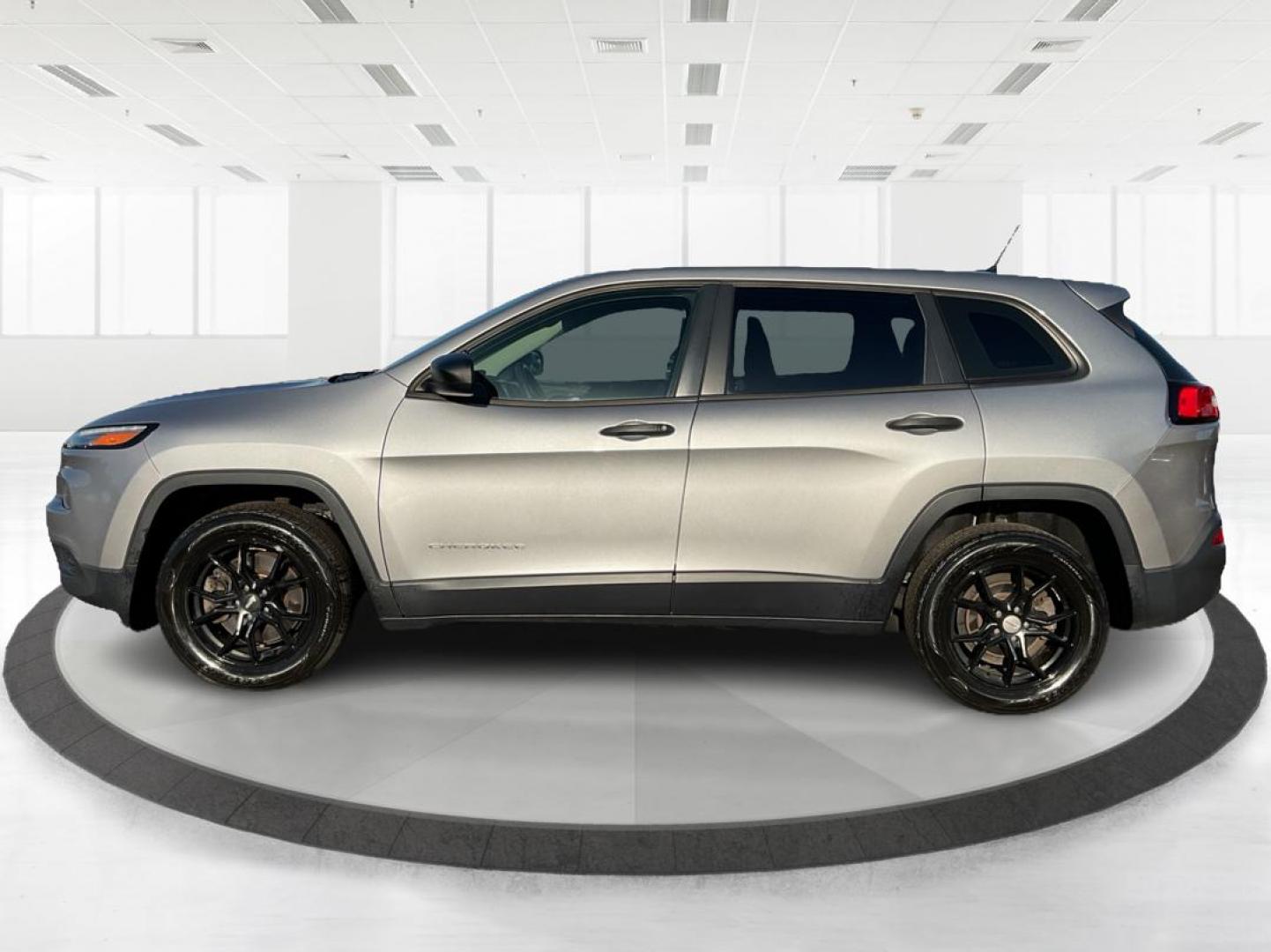 2014 Jeep Cherokee Sport (1C4PJLAB6EW) with an MultiAir2 Tigershark 2.4L I-4 variable valve contr engine, located at 1951 S Dayton Lakeview Rd., New Carlisle, OH, 45344, (937) 908-9800, 39.890999, -84.050255 - Photo#5