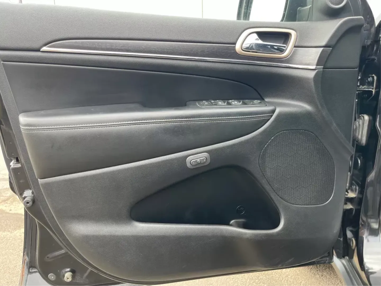 2014 Jeep Grand Cherokee Limited (1C4RJFBG9EC) with an Other engine, located at 401 Woodman Dr, Riverside, OH, 45431, (937) 908-9800, 39.761024, -84.120956 - Photo#18