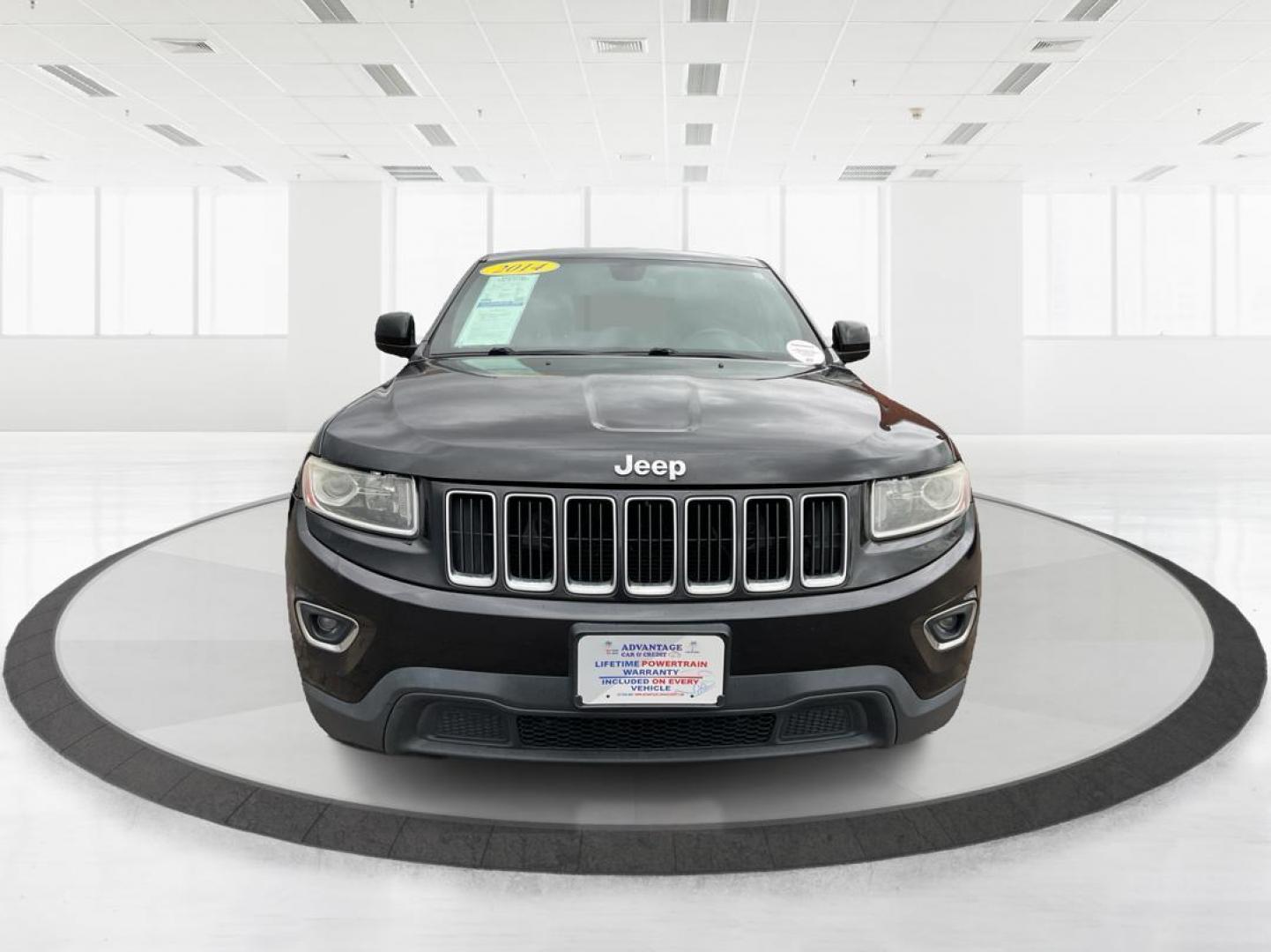 2014 Brilliant Black Crystal P Jeep Grand Cherokee Laredo 4WD (1C4RJFAG5EC) with an 3.6L V6 DOHC 24V engine, 5-Speed Automatic transmission, located at 401 Woodman Dr, Riverside, OH, 45431, (937) 908-9800, 39.761024, -84.120956 - Photo#5