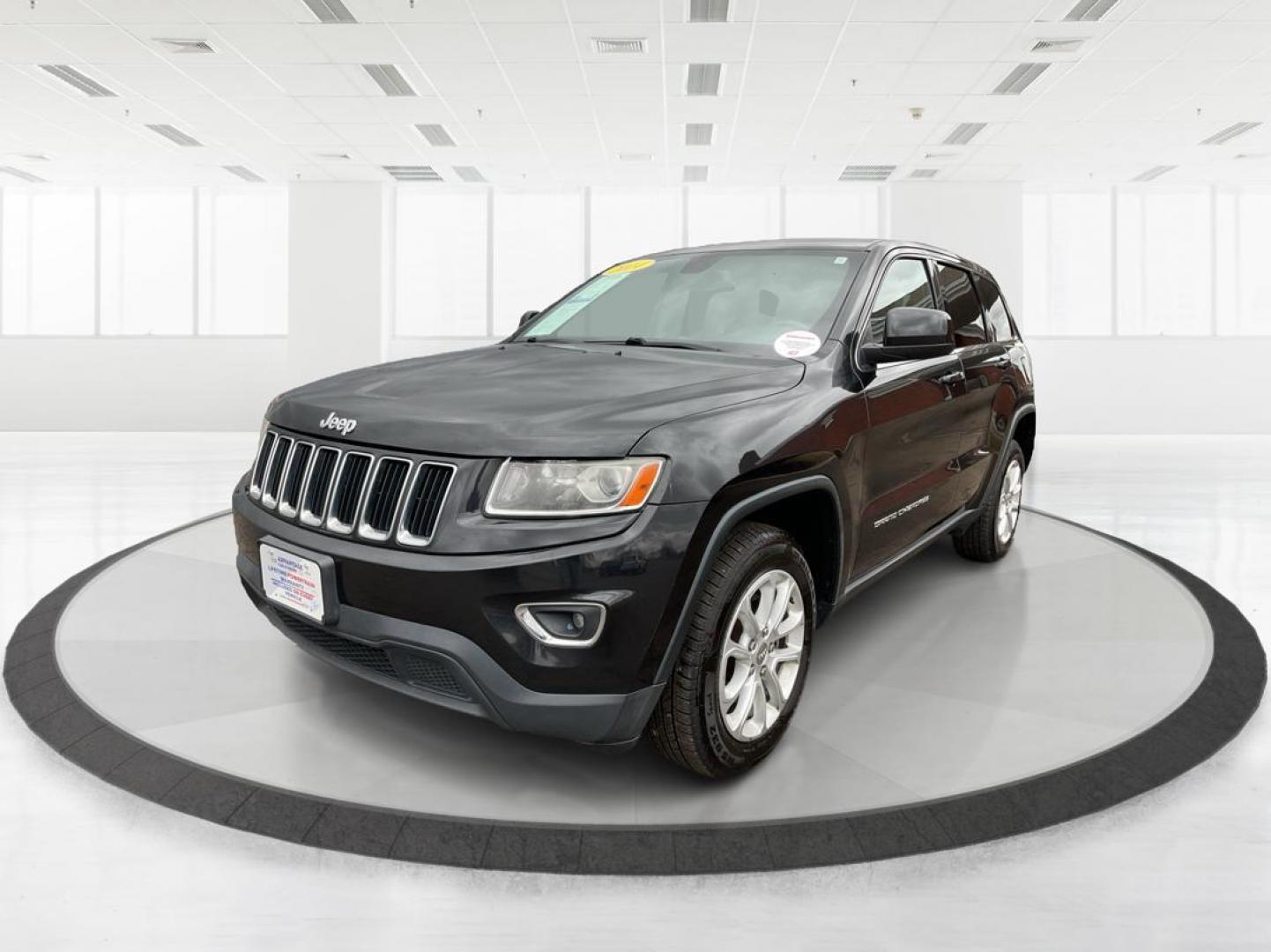 2014 Brilliant Black Crystal P Jeep Grand Cherokee Laredo 4WD (1C4RJFAG5EC) with an 3.6L V6 DOHC 24V engine, 5-Speed Automatic transmission, located at 401 Woodman Dr, Riverside, OH, 45431, (937) 908-9800, 39.761024, -84.120956 - Photo#6