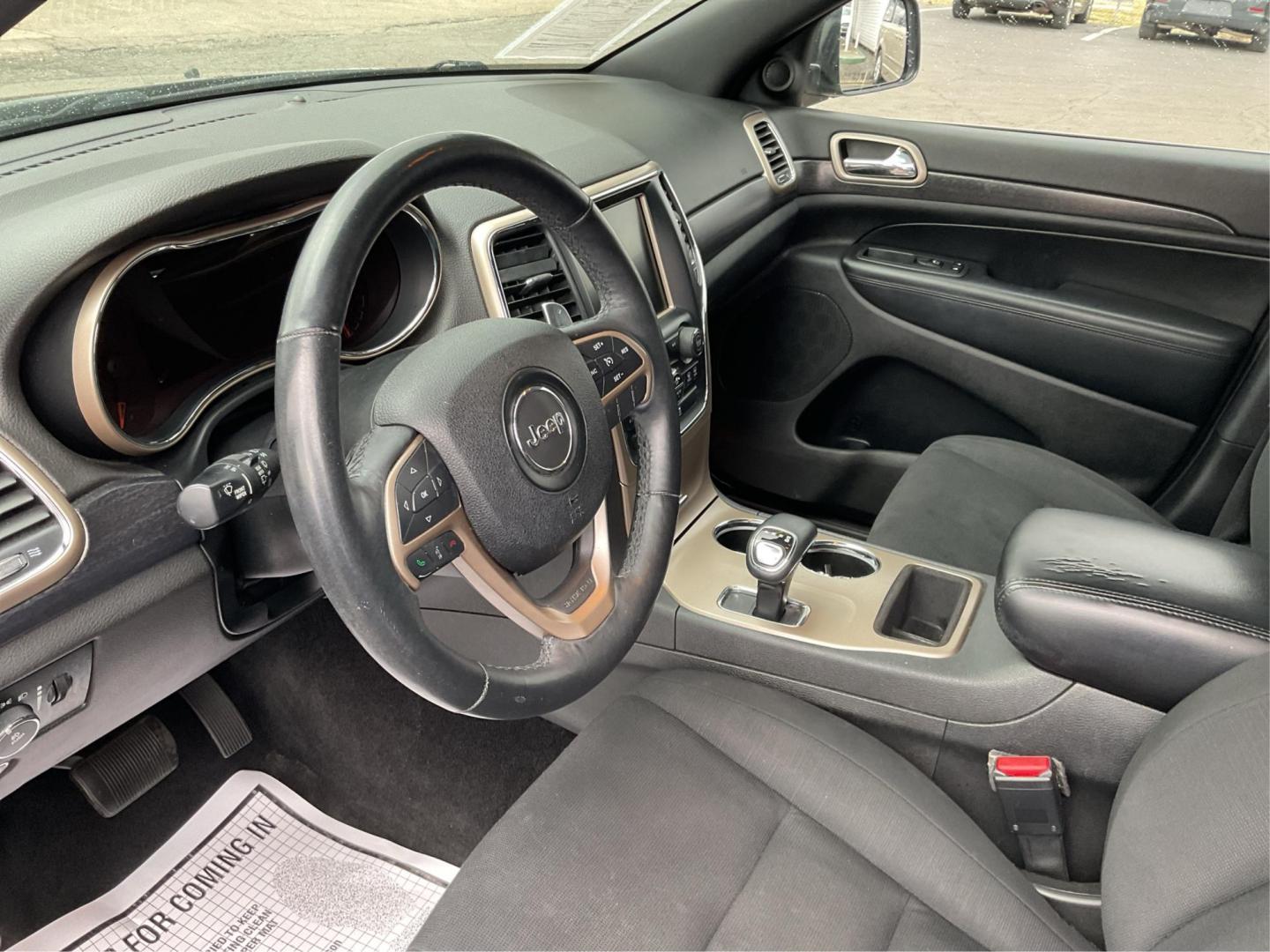 2014 Brilliant Black Crystal P Jeep Grand Cherokee Laredo 4WD (1C4RJFAG5EC) with an 3.6L V6 DOHC 24V engine, 5-Speed Automatic transmission, located at 401 Woodman Dr, Riverside, OH, 45431, (937) 908-9800, 39.761024, -84.120956 - Photo#7
