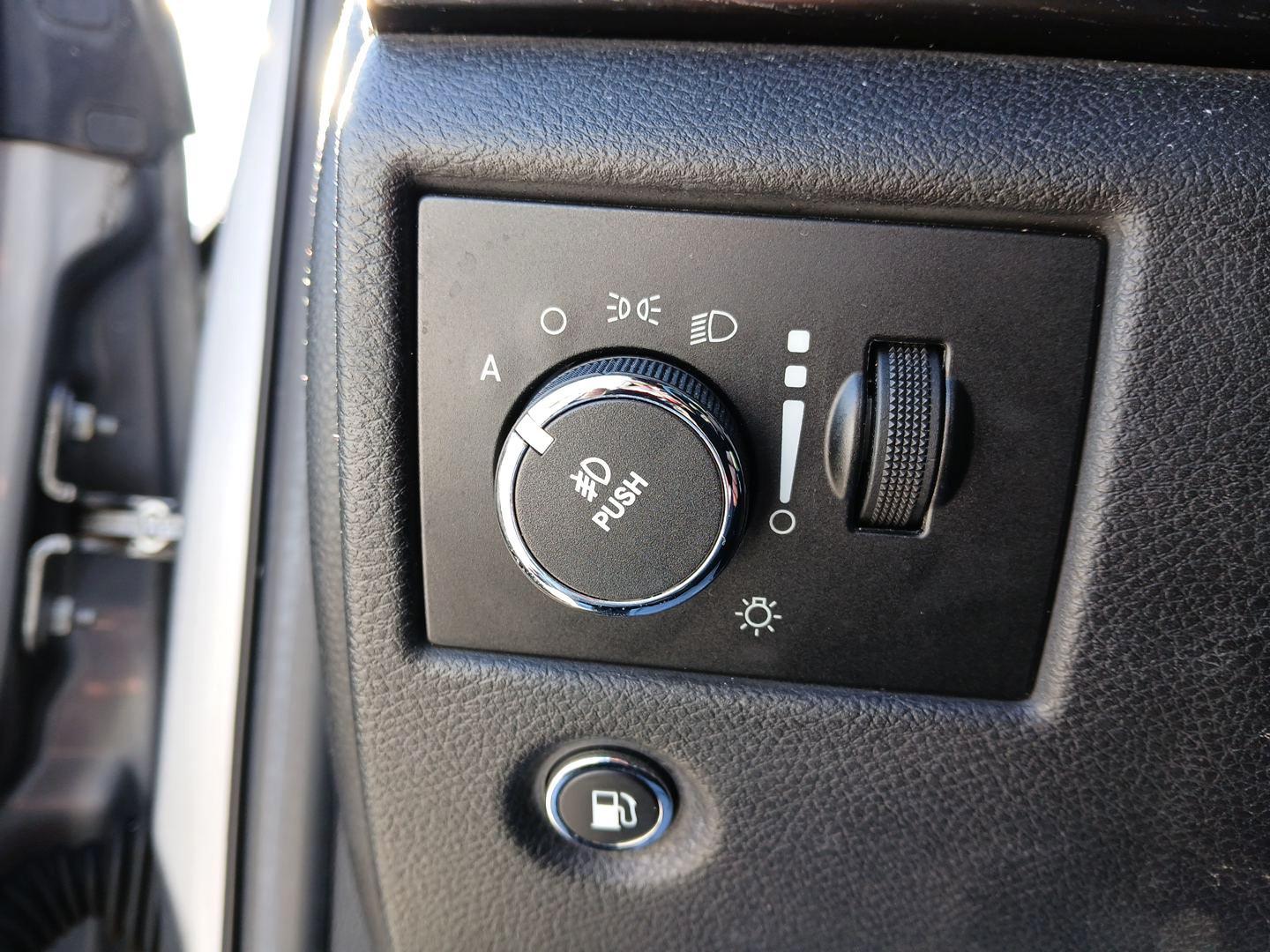 2014 Jeep Grand Cherokee Laredo 4WD (1C4RJFAG1EC) with an 3.6L V6 DOHC 24V engine, 5-Speed Automatic transmission, located at 1951 S Dayton Lakeview Rd., New Carlisle, OH, 45344, (937) 908-9800, 39.890999, -84.050255 - Photo#15