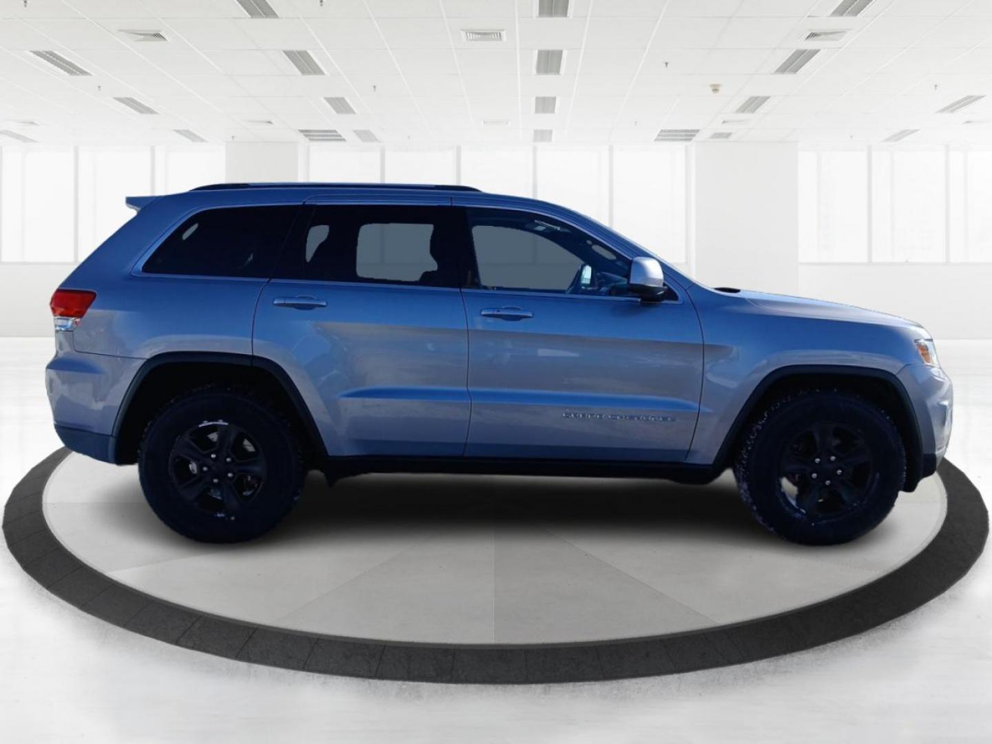 2014 Jeep Grand Cherokee Laredo 4WD (1C4RJFAG1EC) with an 3.6L V6 DOHC 24V engine, 5-Speed Automatic transmission, located at 1951 S Dayton Lakeview Rd., New Carlisle, OH, 45344, (937) 908-9800, 39.890999, -84.050255 - Photo#1