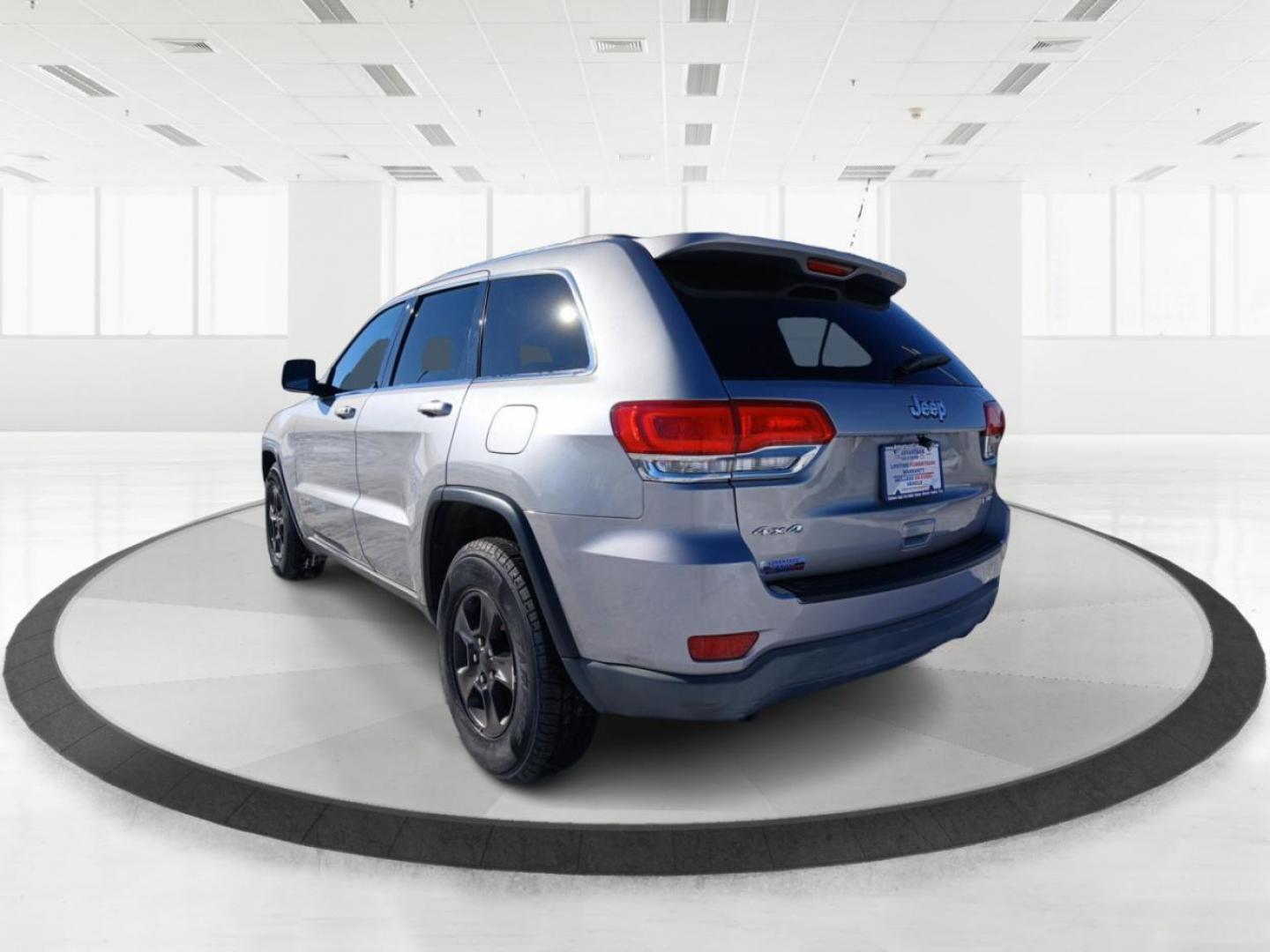 2014 Jeep Grand Cherokee Laredo 4WD (1C4RJFAG1EC) with an 3.6L V6 DOHC 24V engine, 5-Speed Automatic transmission, located at 1951 S Dayton Lakeview Rd., New Carlisle, OH, 45344, (937) 908-9800, 39.890999, -84.050255 - Photo#3