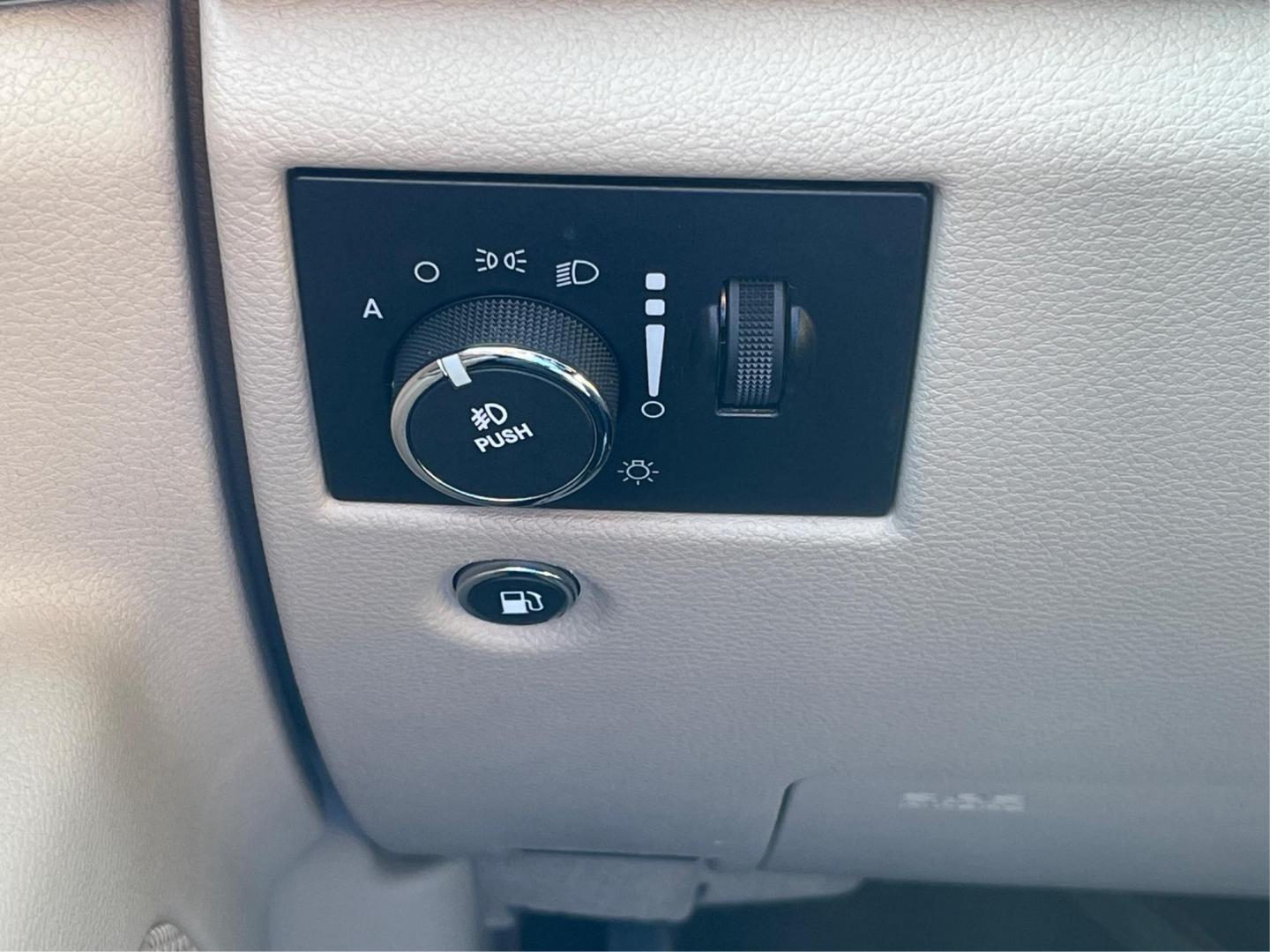 2014 Jeep Grand Cherokee Limited (1C4RJFBG5EC) with an 3.6L V-6 DOHC engine, located at 1951 S Dayton Lakeview Rd., New Carlisle, OH, 45344, (937) 908-9800, 39.890999, -84.050255 - Photo#16