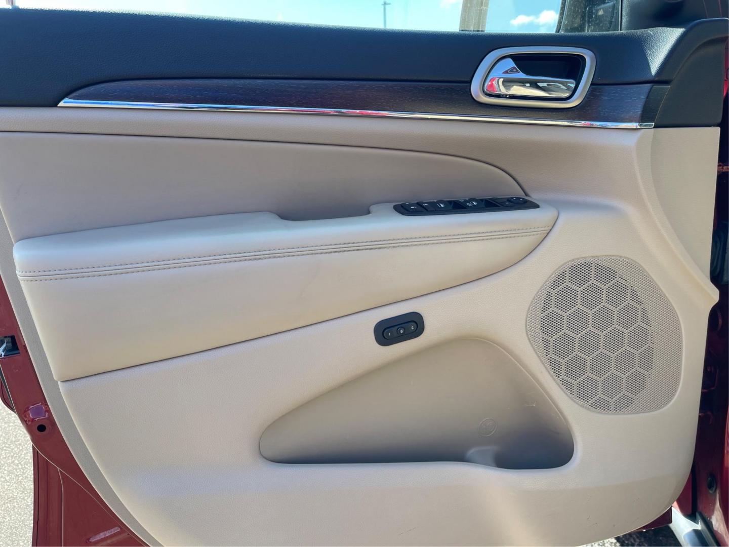 2014 Jeep Grand Cherokee Limited (1C4RJFBG5EC) with an 3.6L V-6 DOHC engine, located at 1951 S Dayton Lakeview Rd., New Carlisle, OH, 45344, (937) 908-9800, 39.890999, -84.050255 - Photo#18