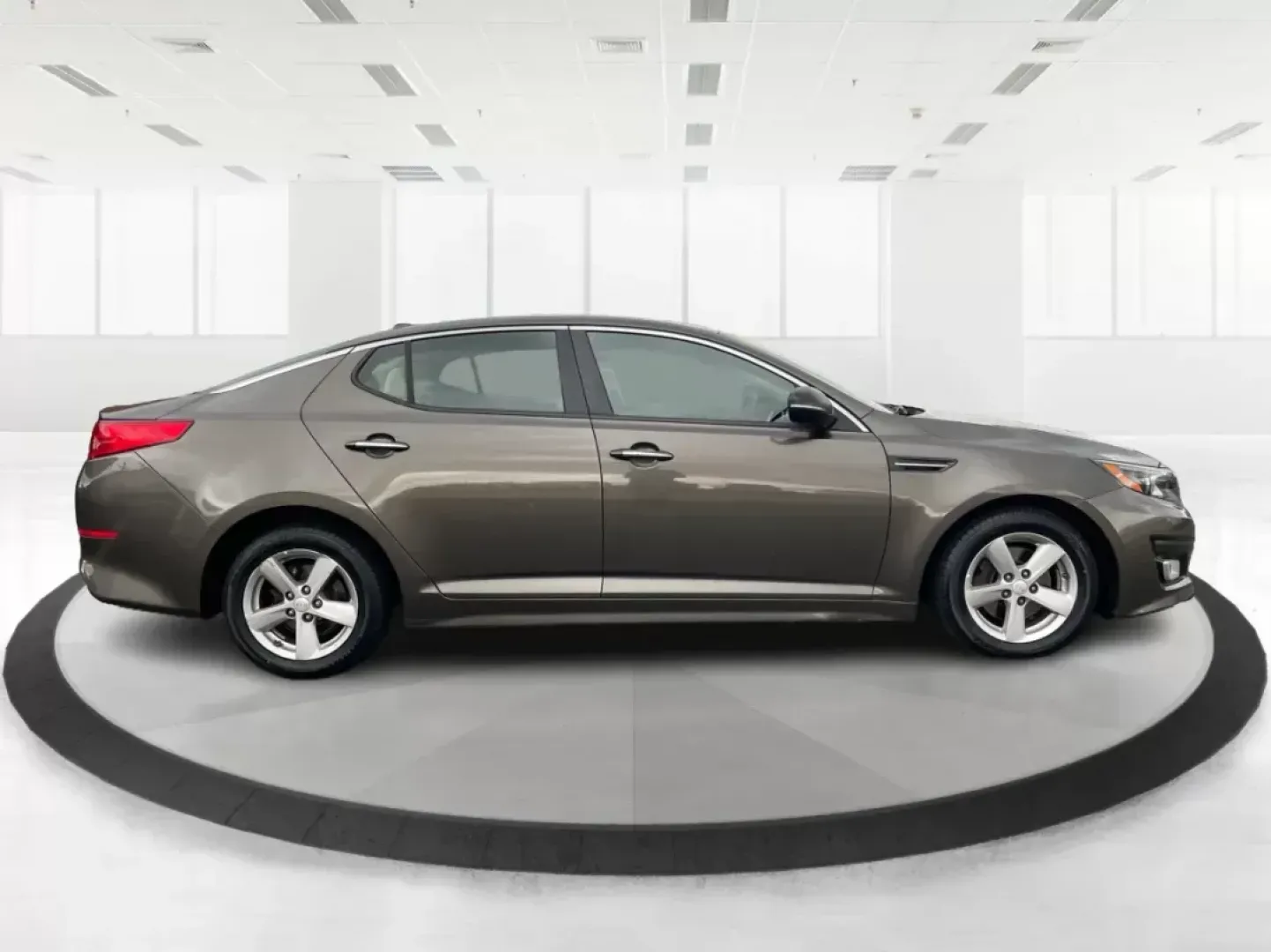 2014 Kia Optima LX (5XXGM4A77EG) with an Theta II 2.4L I-4 gasoline direct injection engine, located at 401 Woodman Dr, Riverside, OH, 45431, (937) 908-9800, 39.761024, -84.120956 - Photo#1