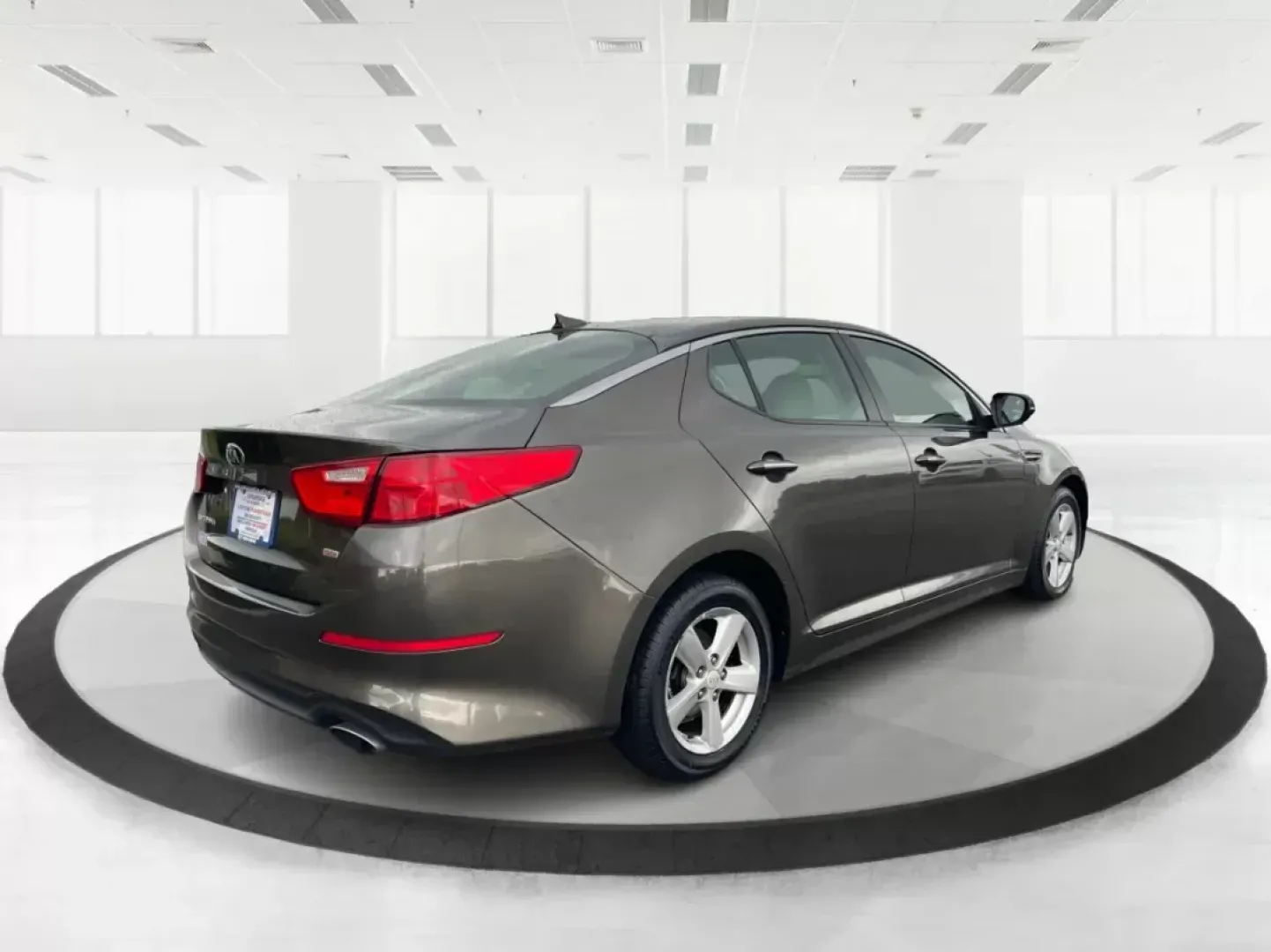 2014 Kia Optima LX (5XXGM4A77EG) with an Theta II 2.4L I-4 gasoline direct injection engine, located at 401 Woodman Dr, Riverside, OH, 45431, (937) 908-9800, 39.761024, -84.120956 - Photo#2